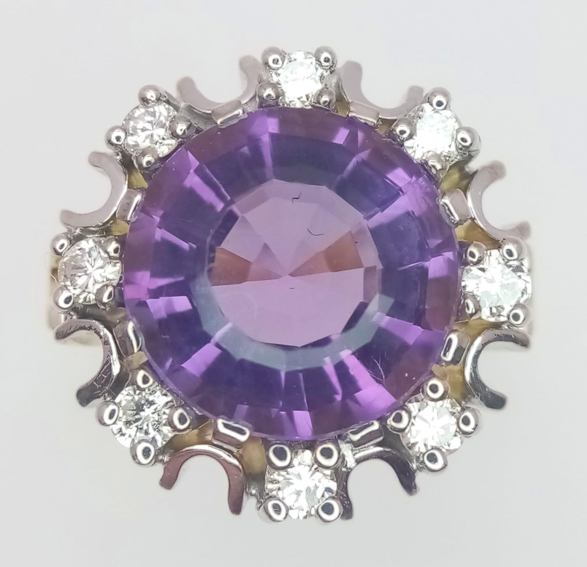 A Gorgeous 14K Yellow Gold Amethyst and Diamond Ring. Central round cut 5ct amethyst with a - Image 3 of 9