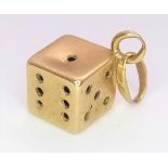 18K YELLOW GOLD DICE CHARM/PENDANT, WEIGHT 0.9G
