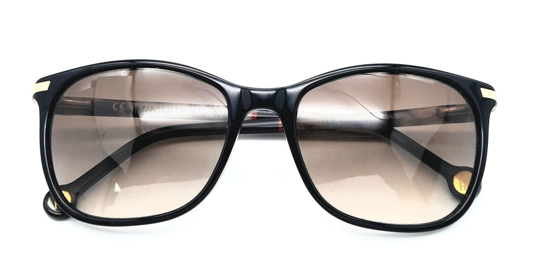 A Pair of Designer Carolina Herrera Sunglasses. Good condition. - Image 2 of 6
