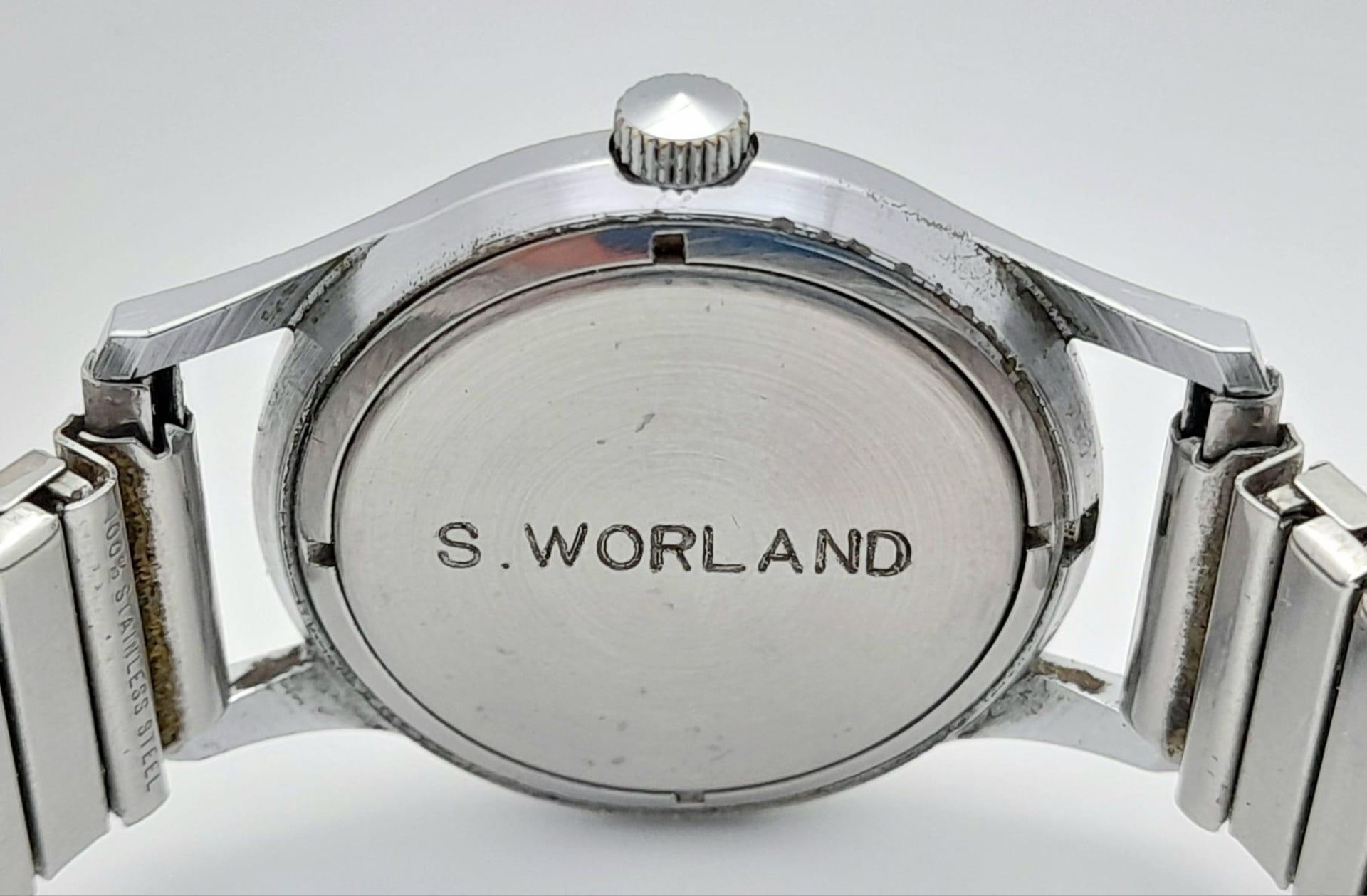 A Vintage Sekonda Mechanical Gents Watch. Expandable stainless steel bracelet. Case - 31mm. 17 - Image 7 of 9