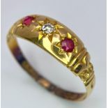 AN ANTIQUE 18K YELLOW GOLD DIAMOND & RUBY TRILOGY RING, WITH OLD CUT DIAMOND CENTRE, WEIGHT 2.1G