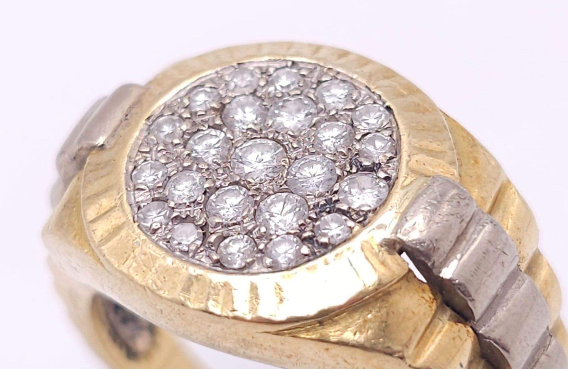 AN IMPRESSIVE 18K 2 COLOUR GOLD DIAMOND SET RING INSPIRED BY THE ROLEX DESIGN, APPROX 0.50CT - Bild 5 aus 13