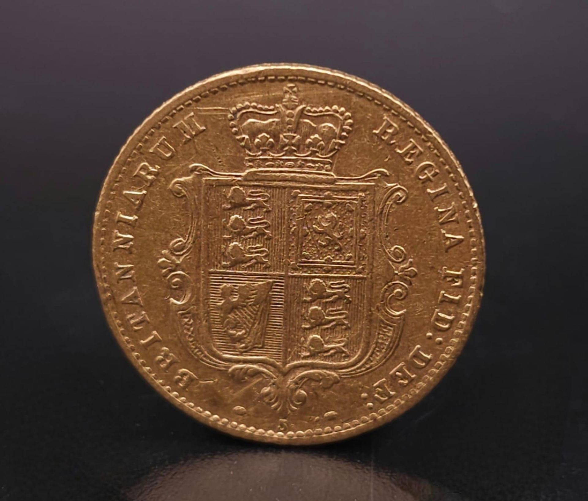 A Queen Victoria 1863 22K Gold Half Sovereign - Image 2 of 7