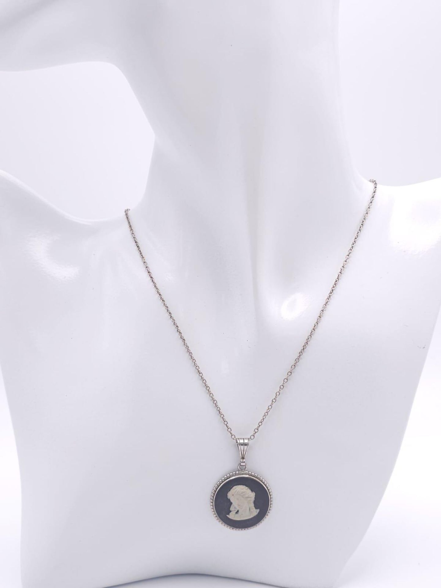 A sterling silver Cameo pendant on silver belcher chain. Total weight 5.3G. Total length 43cm. - Image 13 of 13