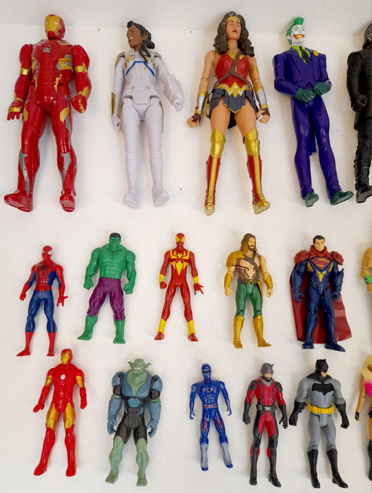 25 Marvel Superhero Figures. Different sizes. - Image 2 of 4