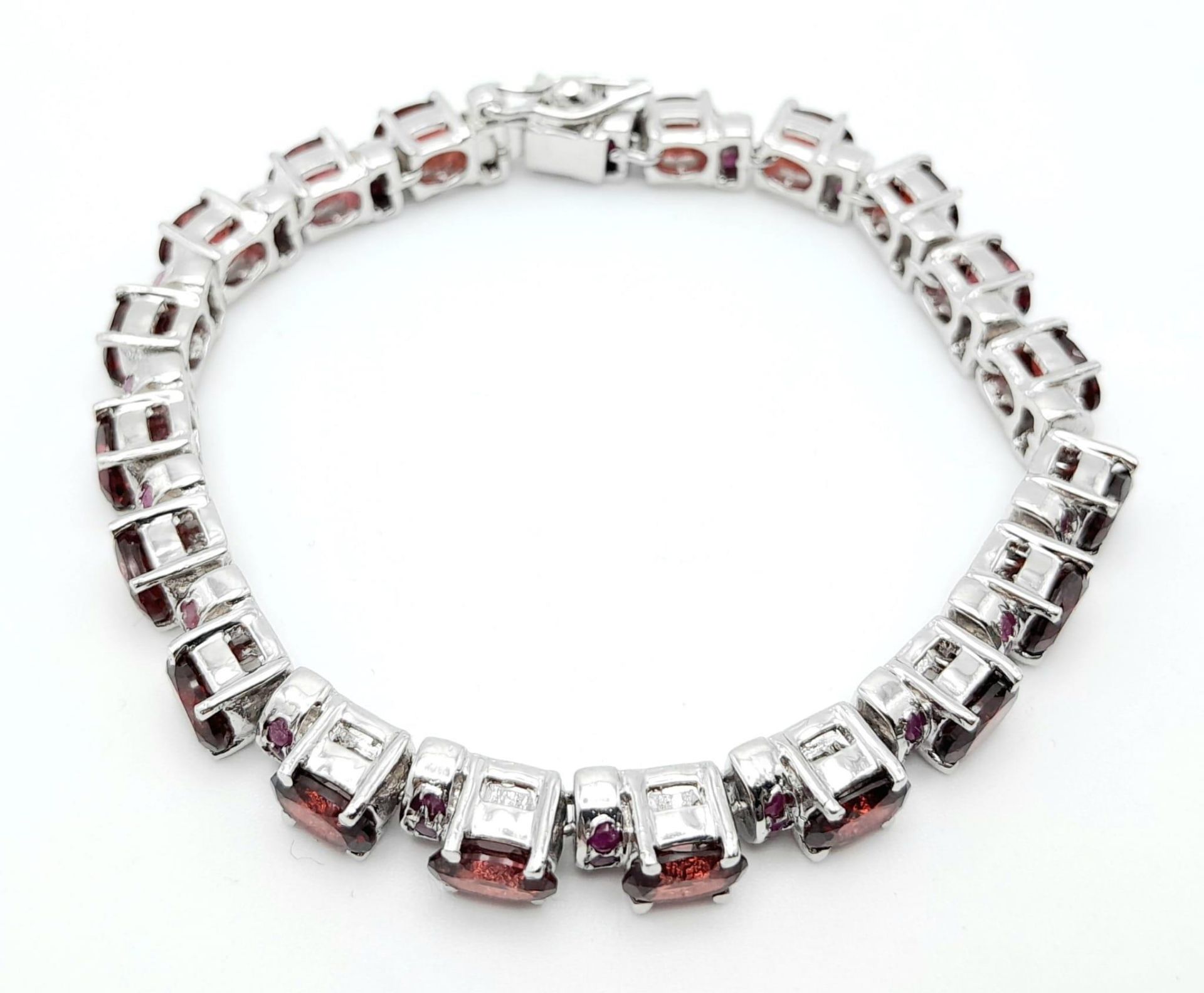 A Hessonite Garnet & Madagascar, Ruby Spacer Gemstone 925 Silver Bracelet. Weight - 28.9g. 18cm - Bild 3 aus 4