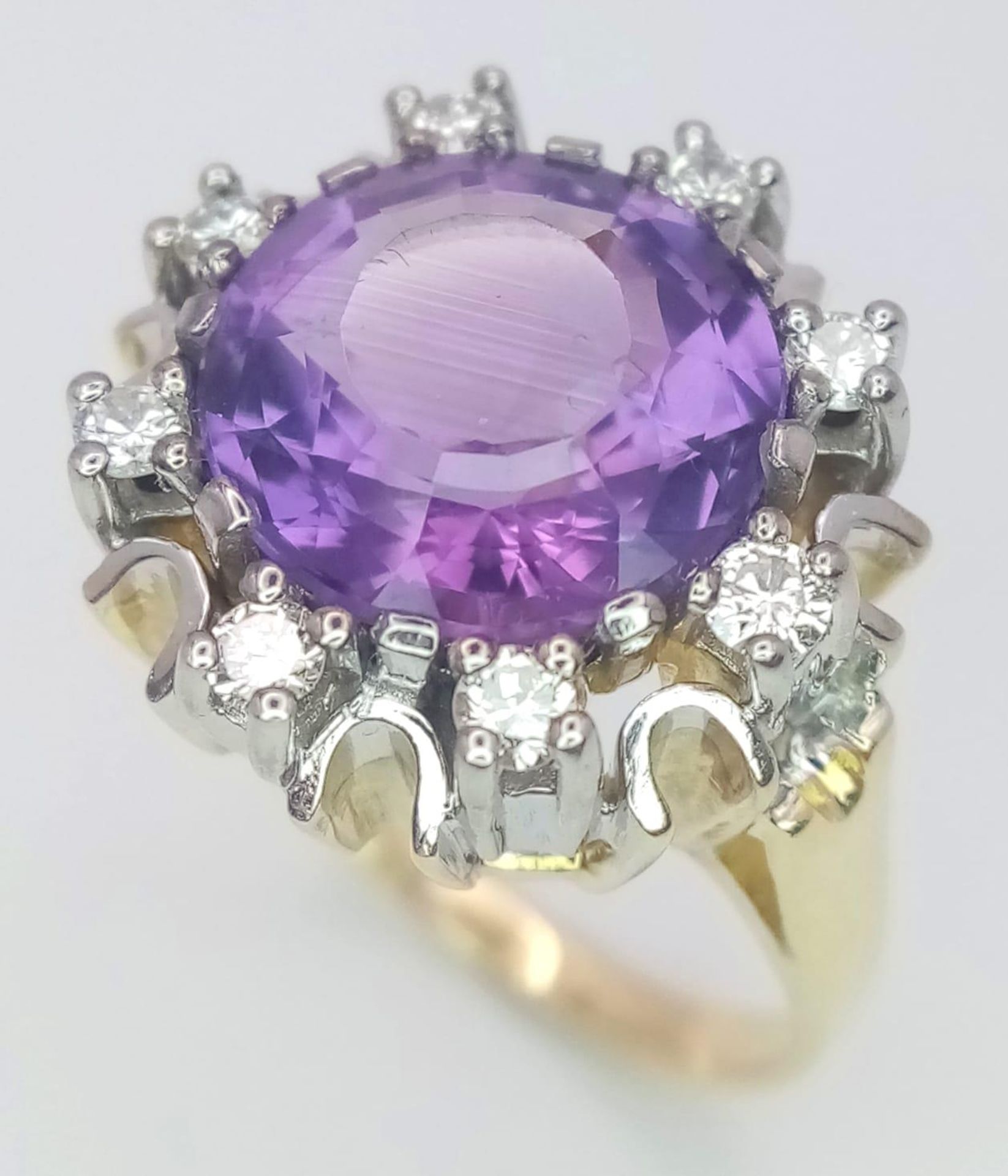 A Gorgeous 14K Yellow Gold Amethyst and Diamond Ring. Central round cut 5ct amethyst with a - Image 4 of 9