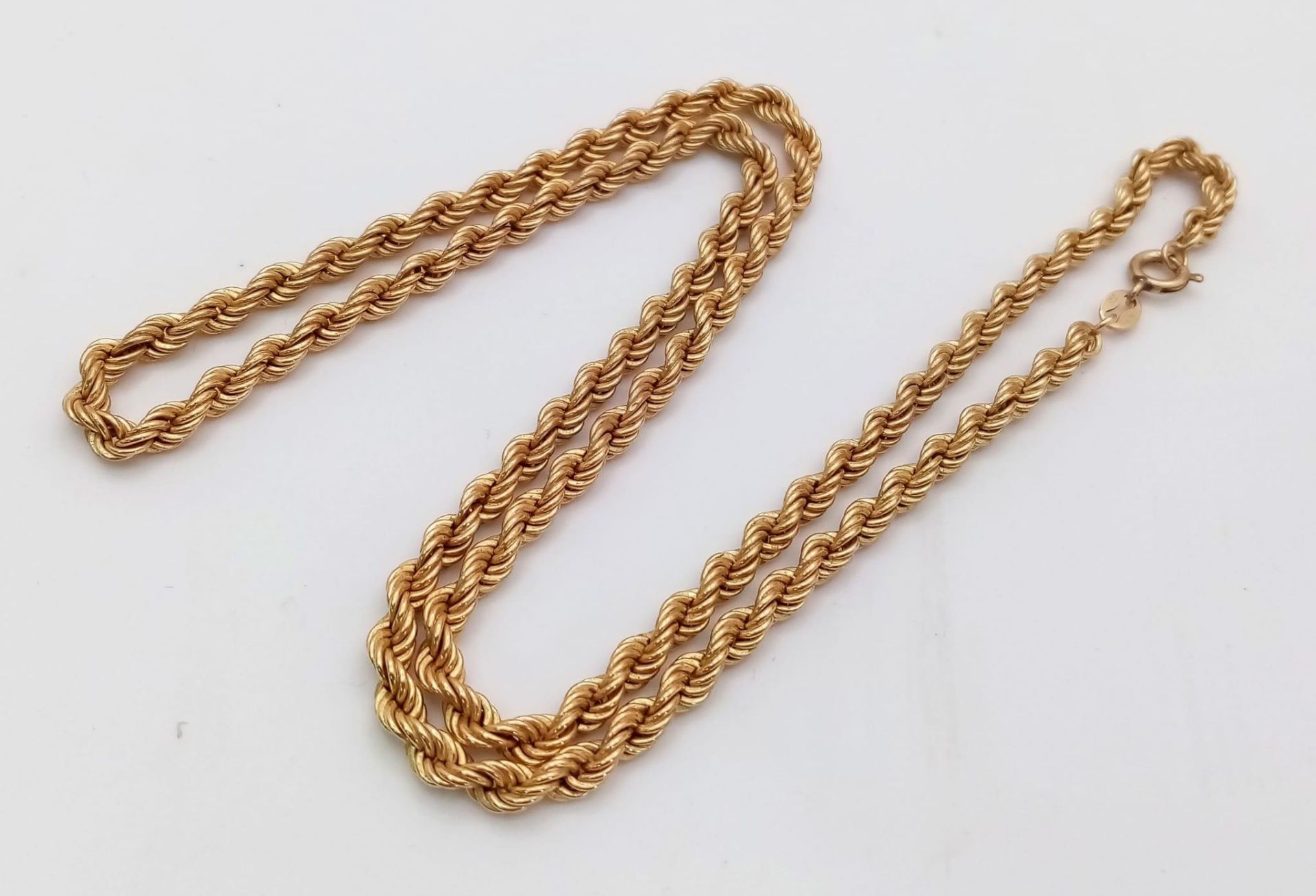 A 9K GOLD ROPE TWIST NECK CHAIN . 6.2gms 50cms - Bild 2 aus 3