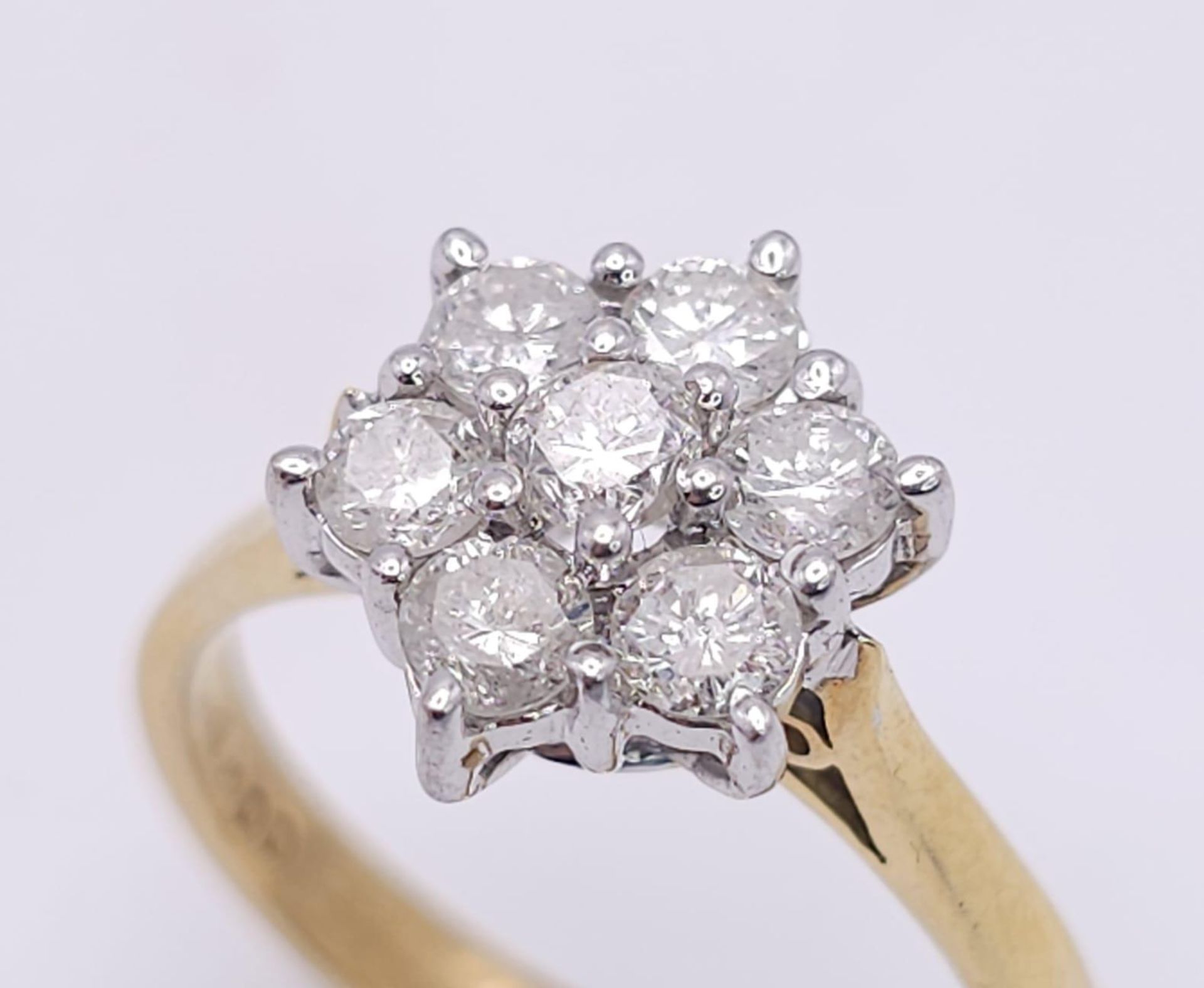 18K YELLOW GOLD DIAMOND CLUSTER RING WITH APPROX 1.05CT DIAMONDS IN FLORAL DESIGN, WEIGHT 4.6G - Image 3 of 7