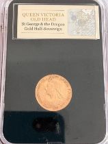 1900 GOLD HALF SOVEREIGN. Very fine condition. Complete with display case.
