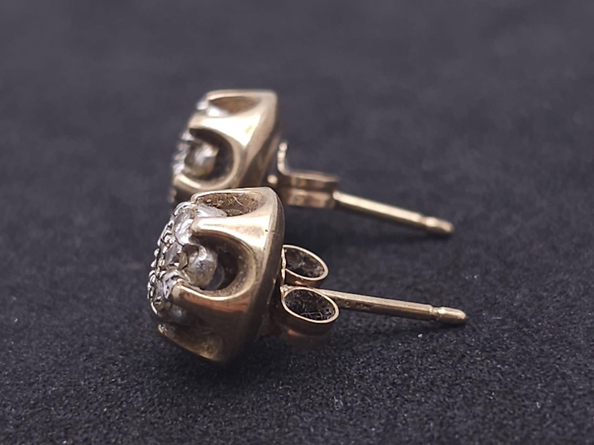 A Pair of Vintage 9K Yellow Gold and Diamond Stud Earrings. 3.3g total weight. - Bild 10 aus 19