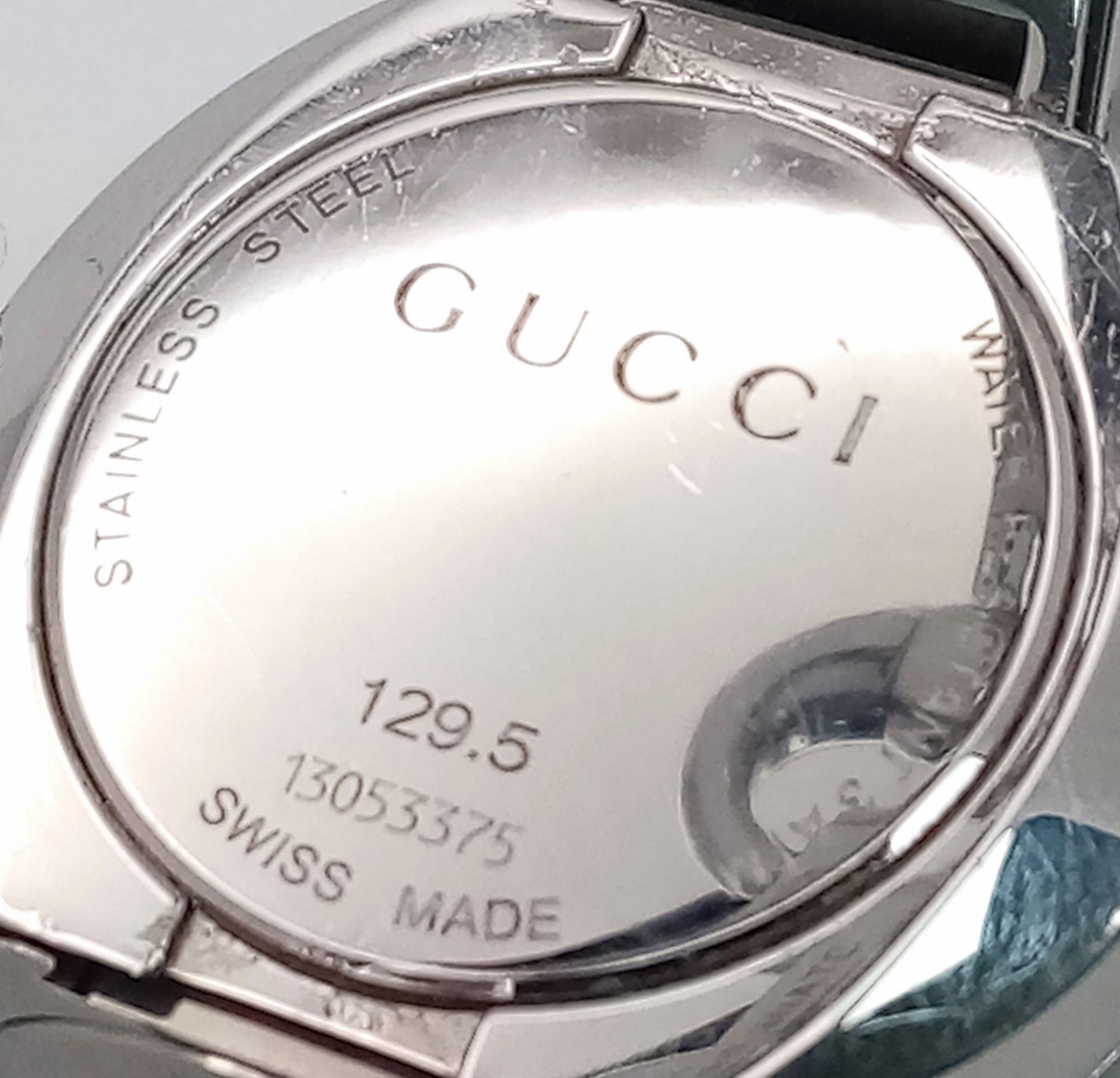 A Gucci Designer Ladies Quartz Watch. Stainless steel bracelet and case - 27mm. Silver tone dial. In - Bild 7 aus 7