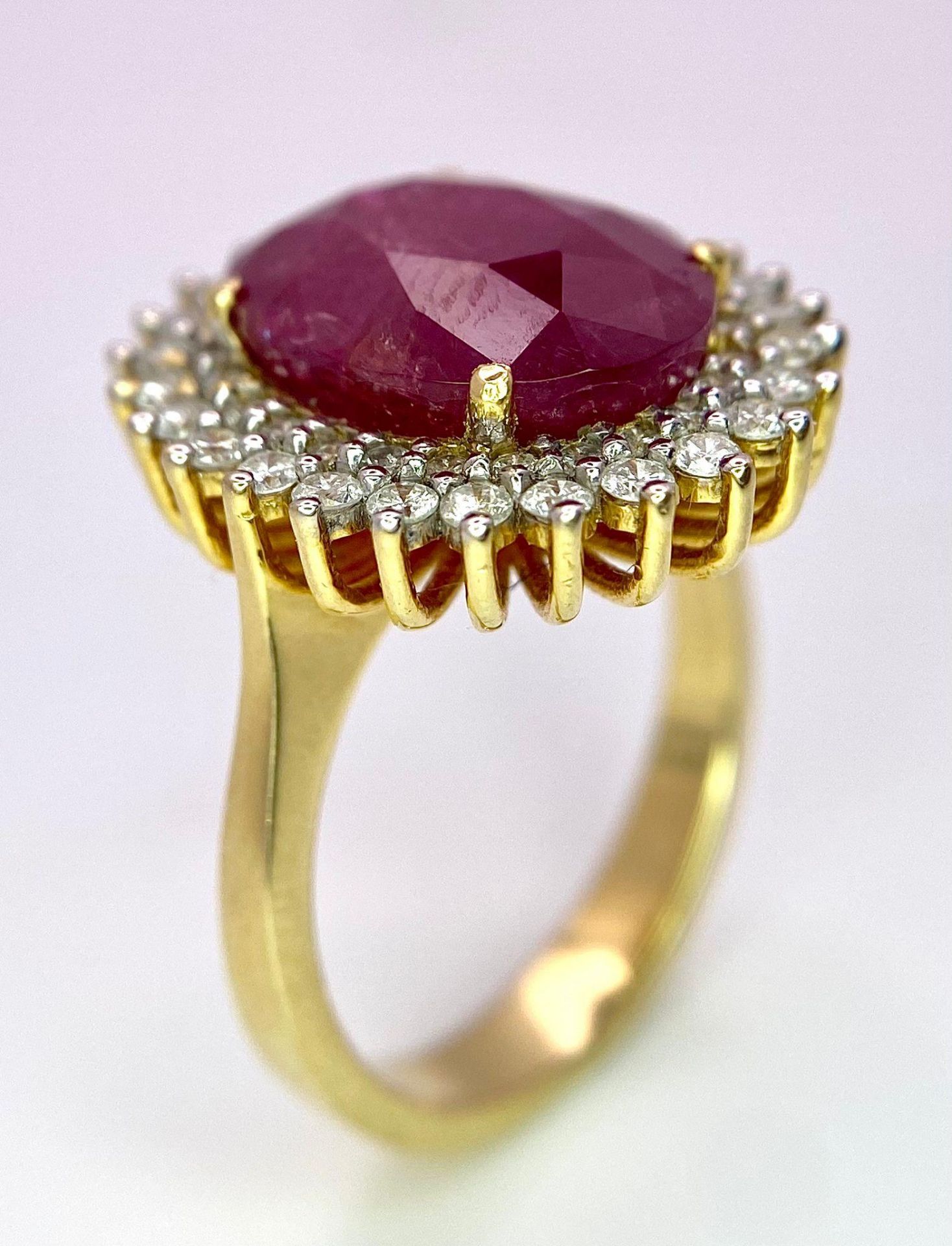 An 18K Ruby and Diamond Ring. Central oval cut 7.75ct ruby with a diamond surround. Comes with a IGI - Bild 6 aus 12