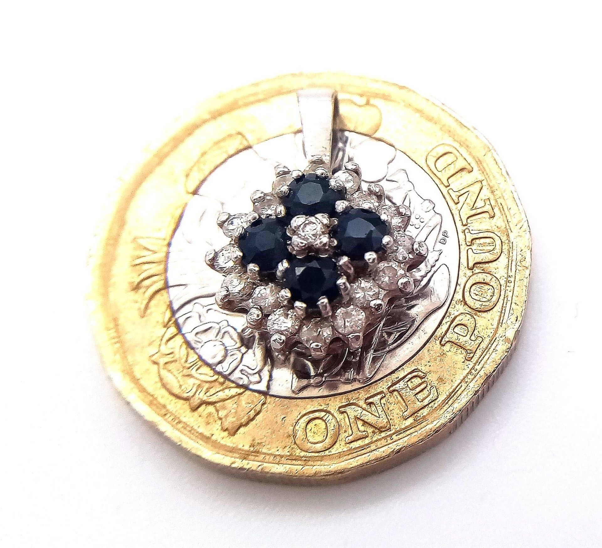 A 9K Gold Diamond and Sapphire Pendant with Matching Stud Earrings. 17mm pendant. 2.55g total - Bild 7 aus 11