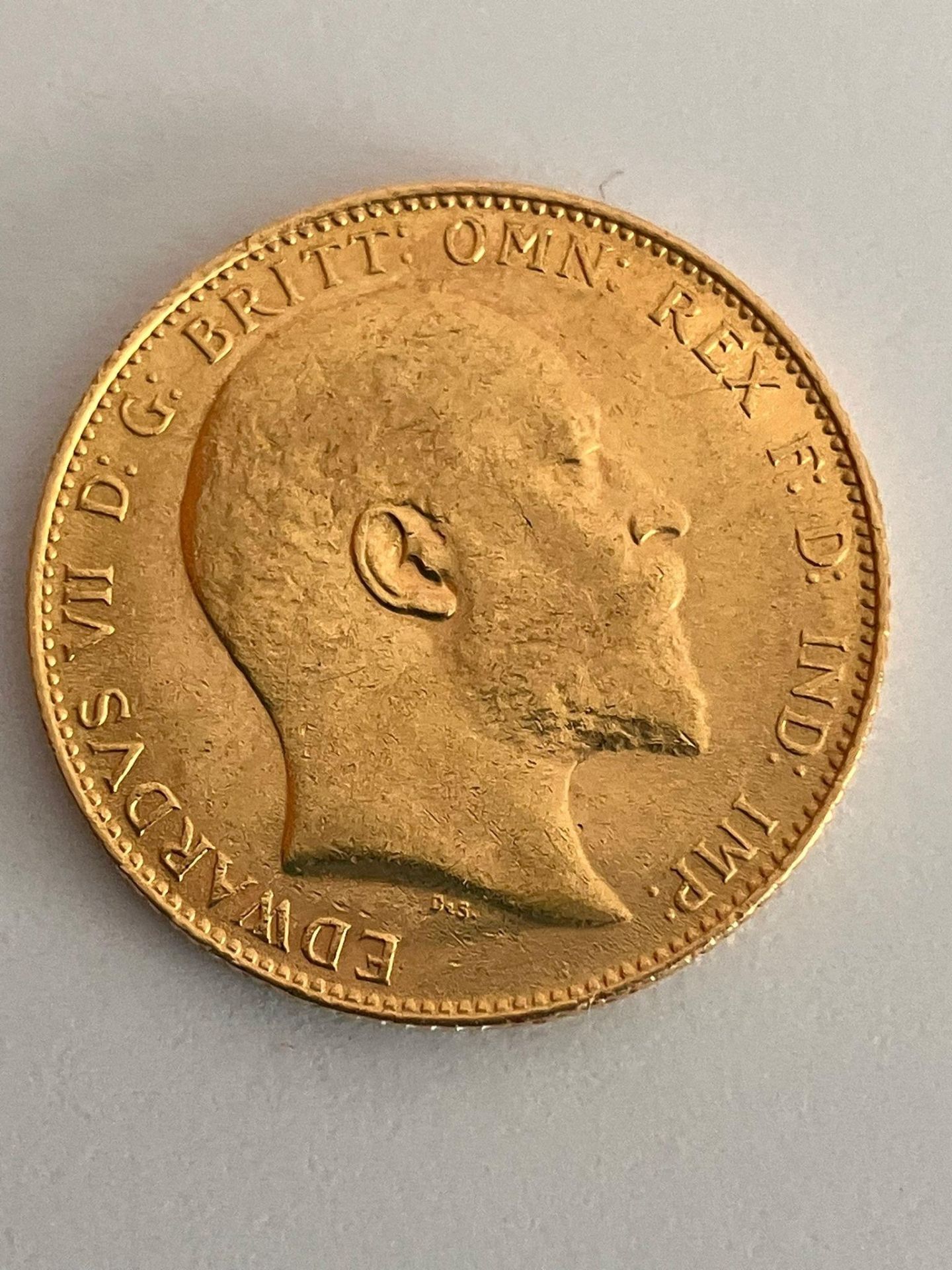 1907 GOLD SOVEREIGN. Very fine condition. Probably extra fine with a gentle clean. Please see - Image 2 of 2