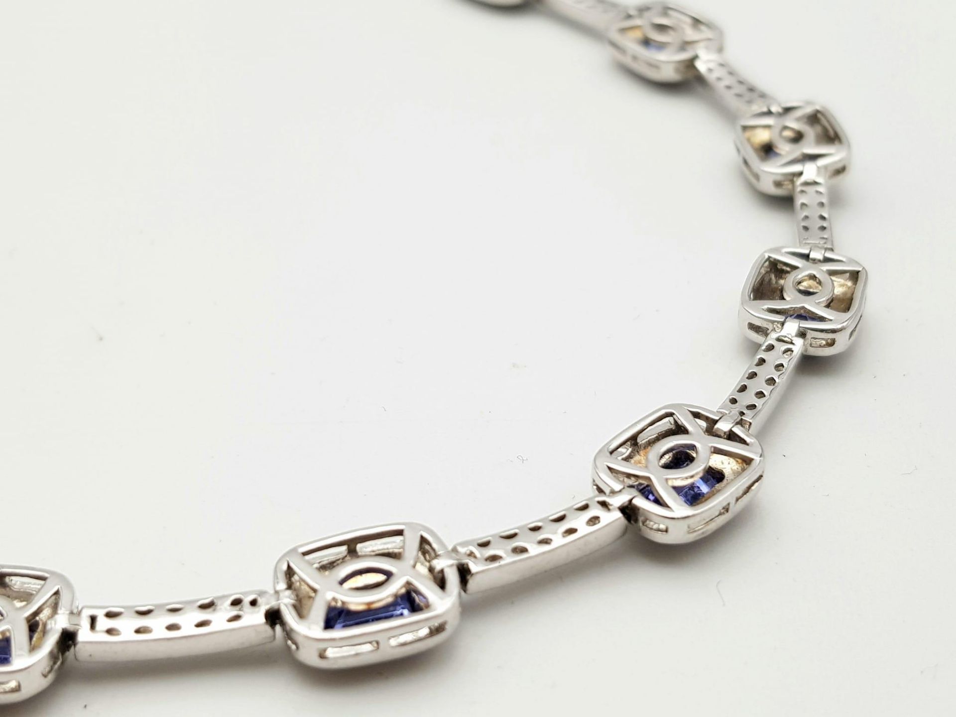An Exquisite Sterling Silver and Eight Rectangle Cut Tanzanite Set Bracelet. Complete with - Bild 7 aus 15