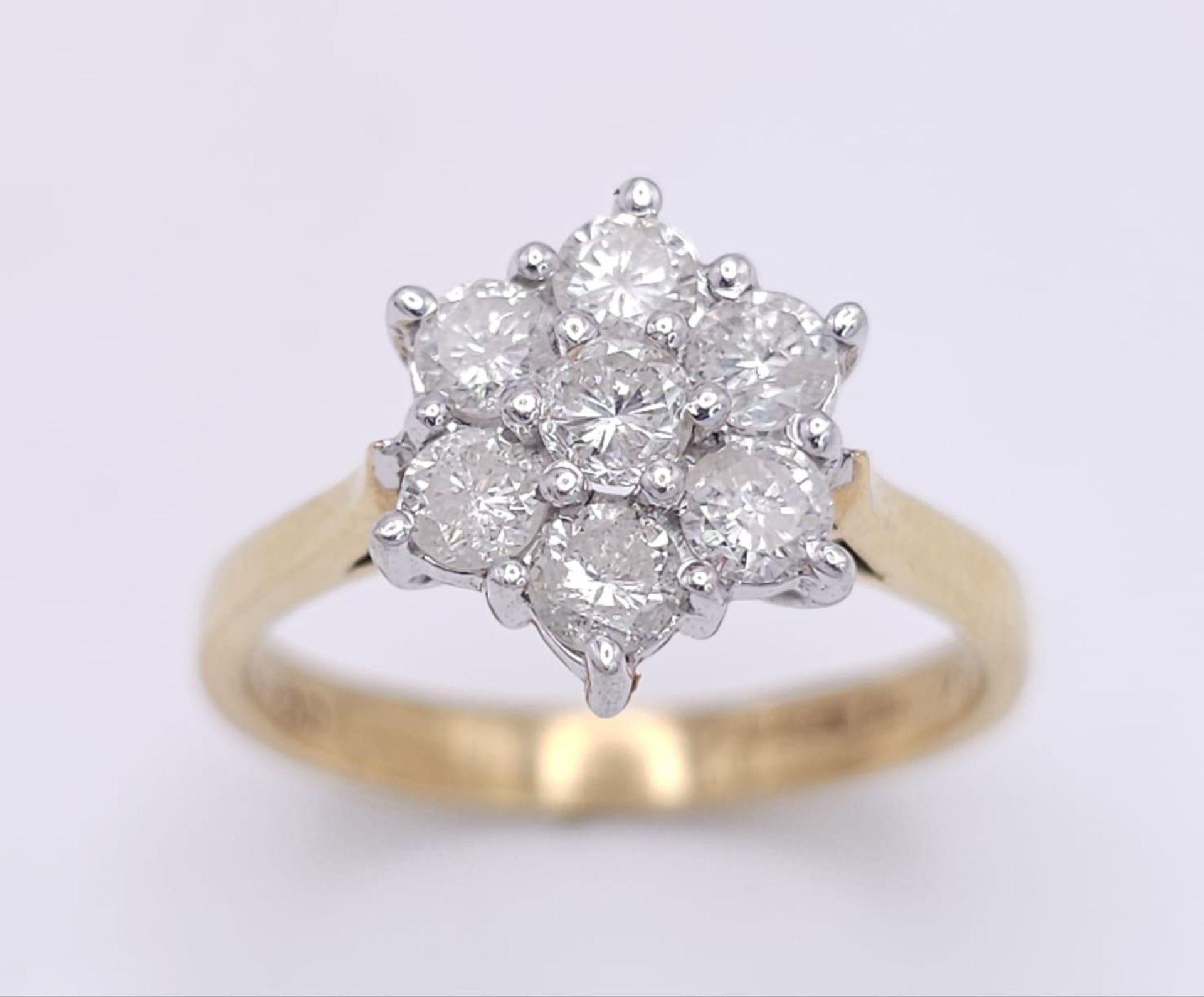 18K YELLOW GOLD DIAMOND CLUSTER RING WITH APPROX 1.05CT DIAMONDS IN FLORAL DESIGN, WEIGHT 4.6G - Image 2 of 7