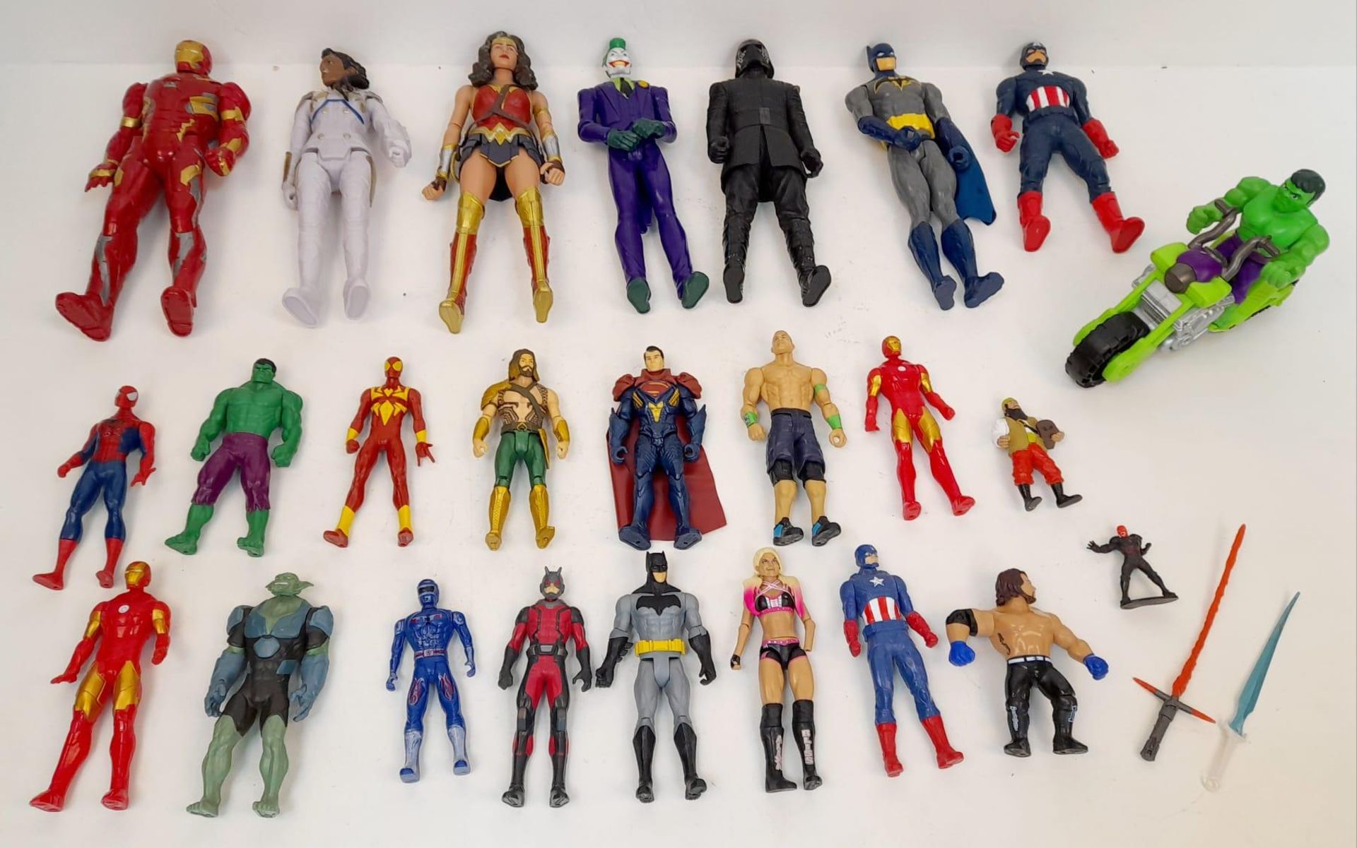 25 Marvel Superhero Figures. Different sizes.