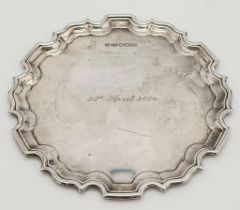 A vintage 925 silver salver with fabulous design. Come with full Sheffield hallmarks. Total weight