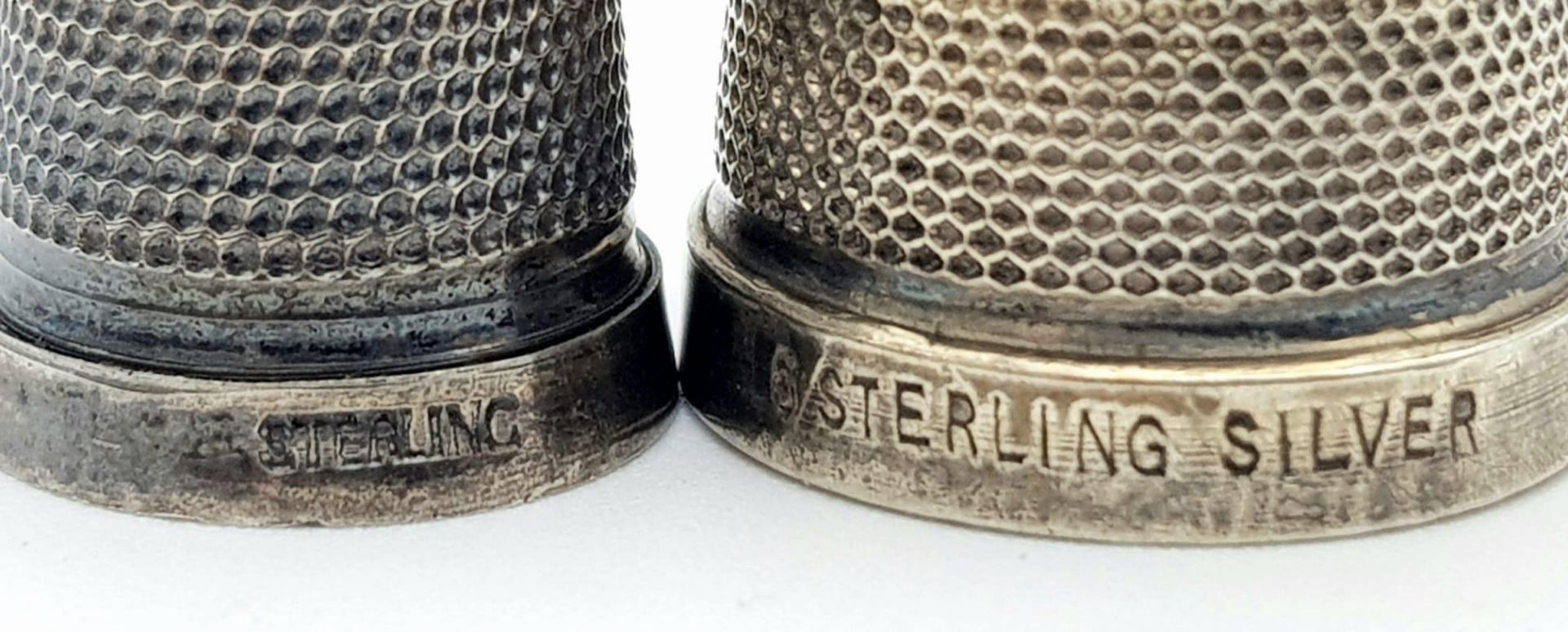 2X vintage sterling silver thimbles with different sizes. Total weight 4.2G. - Image 3 of 3