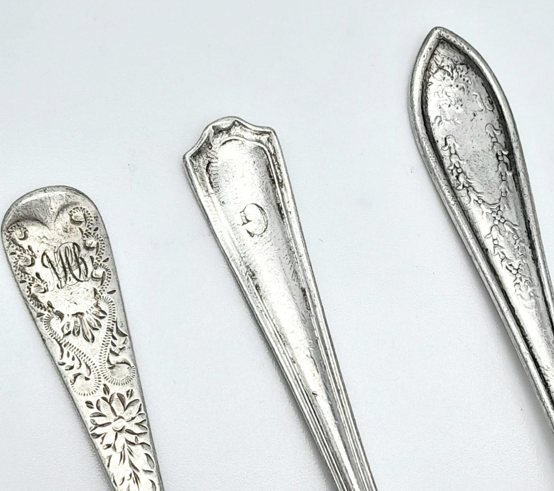 An antique eclectic collection of sterling silver forks with different designs. Come with full - Image 3 of 6