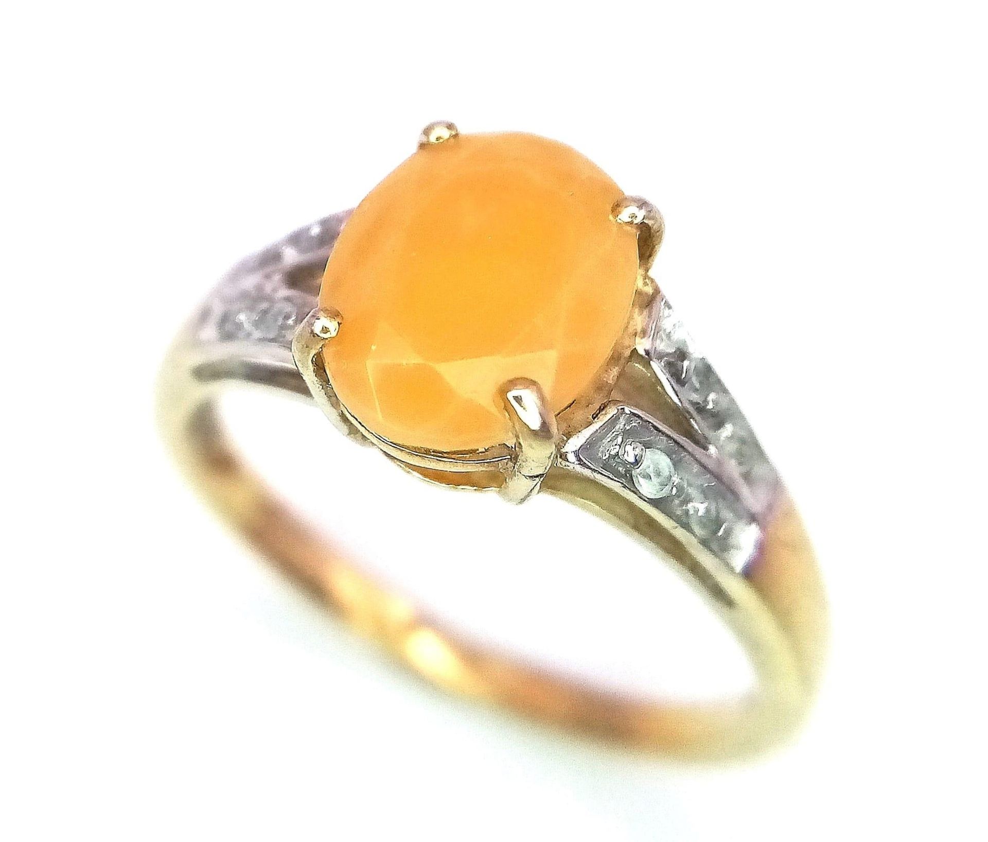 A 9K GOLD AGATE AND DIAMOND RING . 1.8gms size L - Image 4 of 8