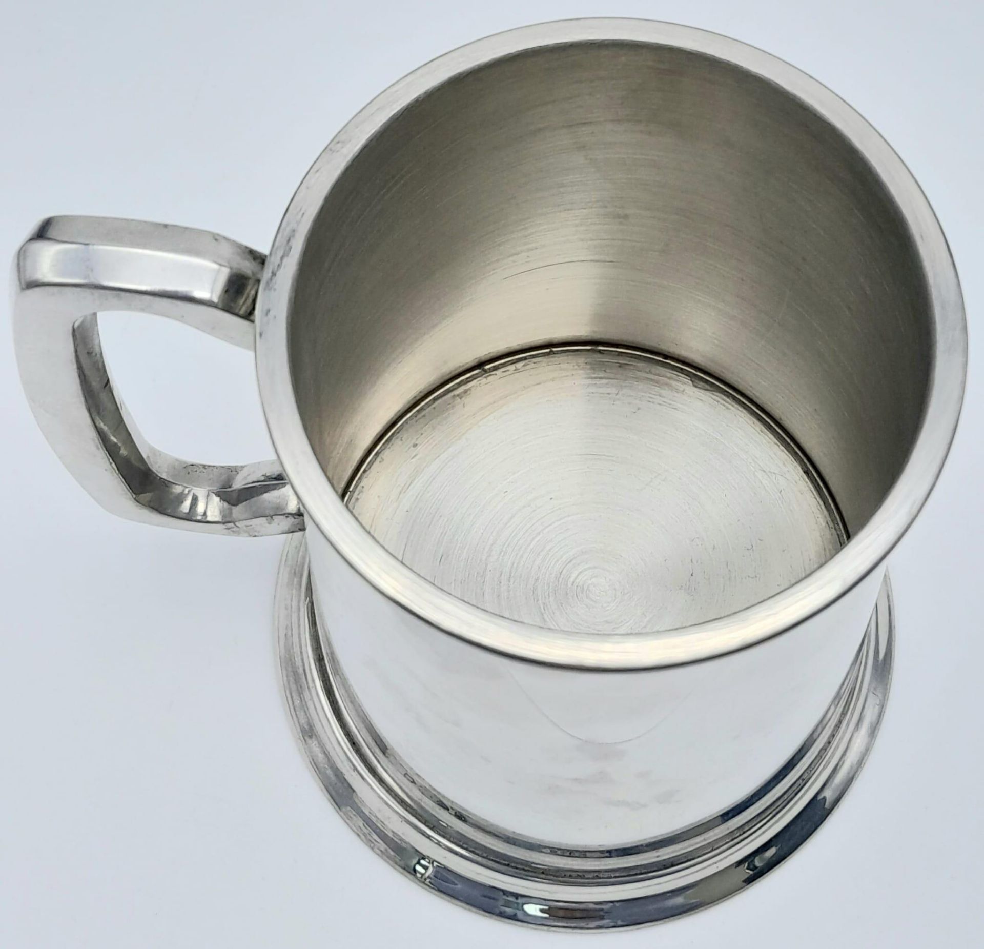 A top quality pewter tankard made by Wentworth, Sheffield, England and the inscription: "Happy - Image 4 of 9