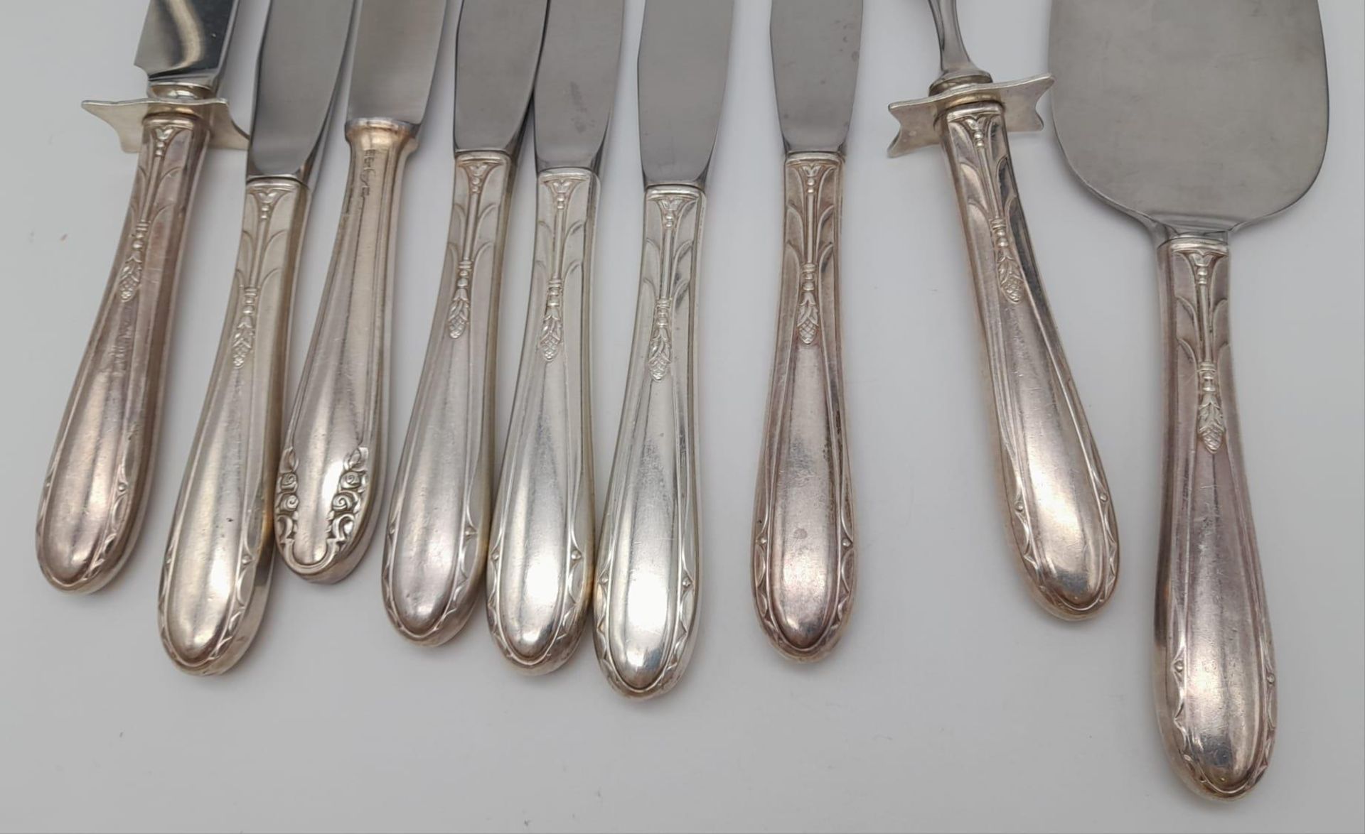 A Selection of Nine Vintage Sterling Silver Cutlery and Utensils of the Same Handle Design. Please - Bild 2 aus 4