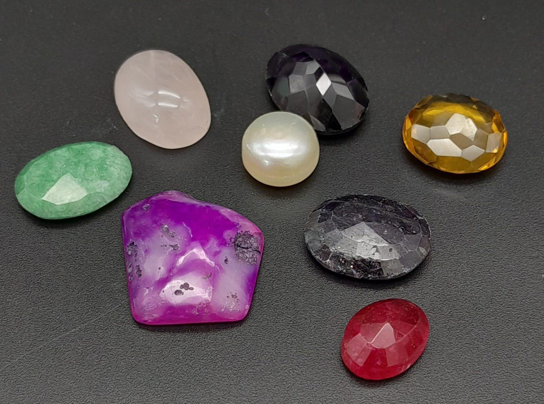 A Lot of 8 Pcs of Cabochon Pearl, Rose Quartz, Faceted Citrine, Emerald, etc Gemstones in various - Image 2 of 4