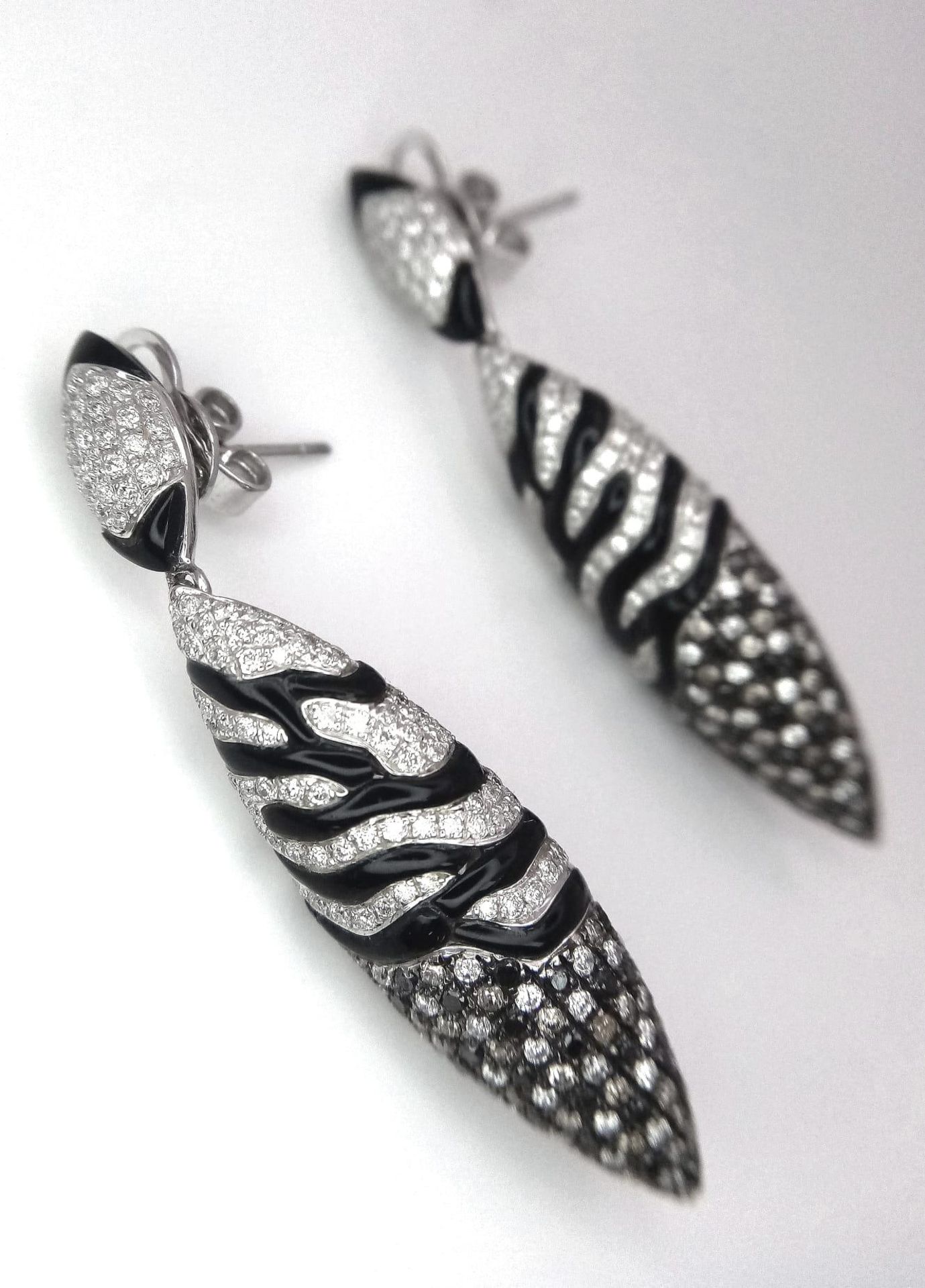 Stunning pair of 18kt White Gold, Diamond encrusted Drop Earrings. A unique 'pea-pod ' design