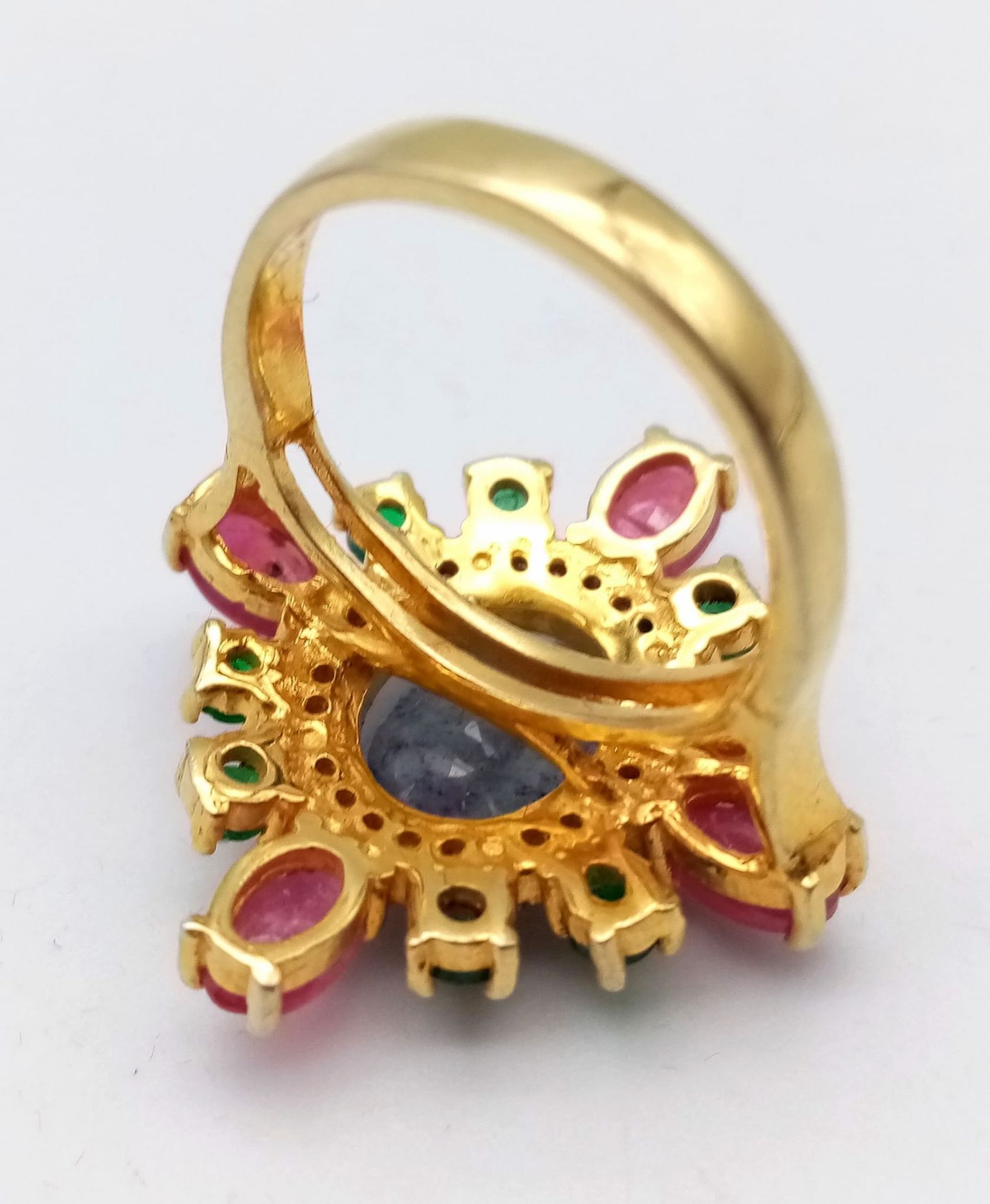A Blue Sapphire, Ruby, Emerald and Diamond Ring set in Gold Plated 925 silver. Weight - 7.40g. - Bild 3 aus 4
