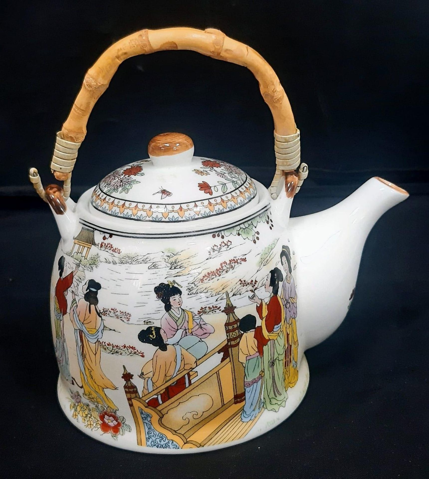 A Chinese Tea Set with 6 cups. Comprising of a Teapot with bamboo handle and six Chinese Tea Cups. - Bild 11 aus 14