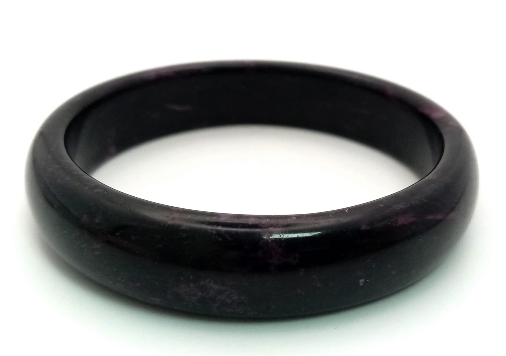 A Shades of Purple Jade Bangle. 6cm inner diameter. 14mm width. - Image 2 of 3