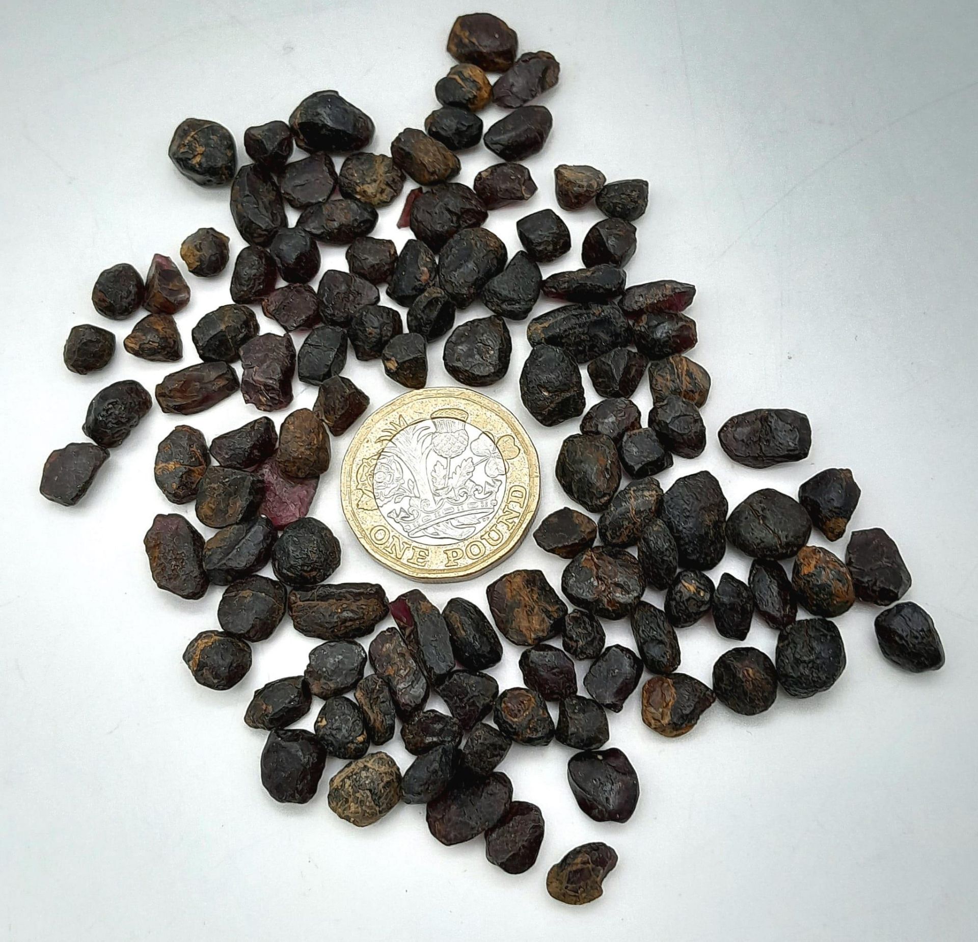 A 292.05ct Rough Black Spinel Gemstones Lot. GLI Certified. - Bild 2 aus 3