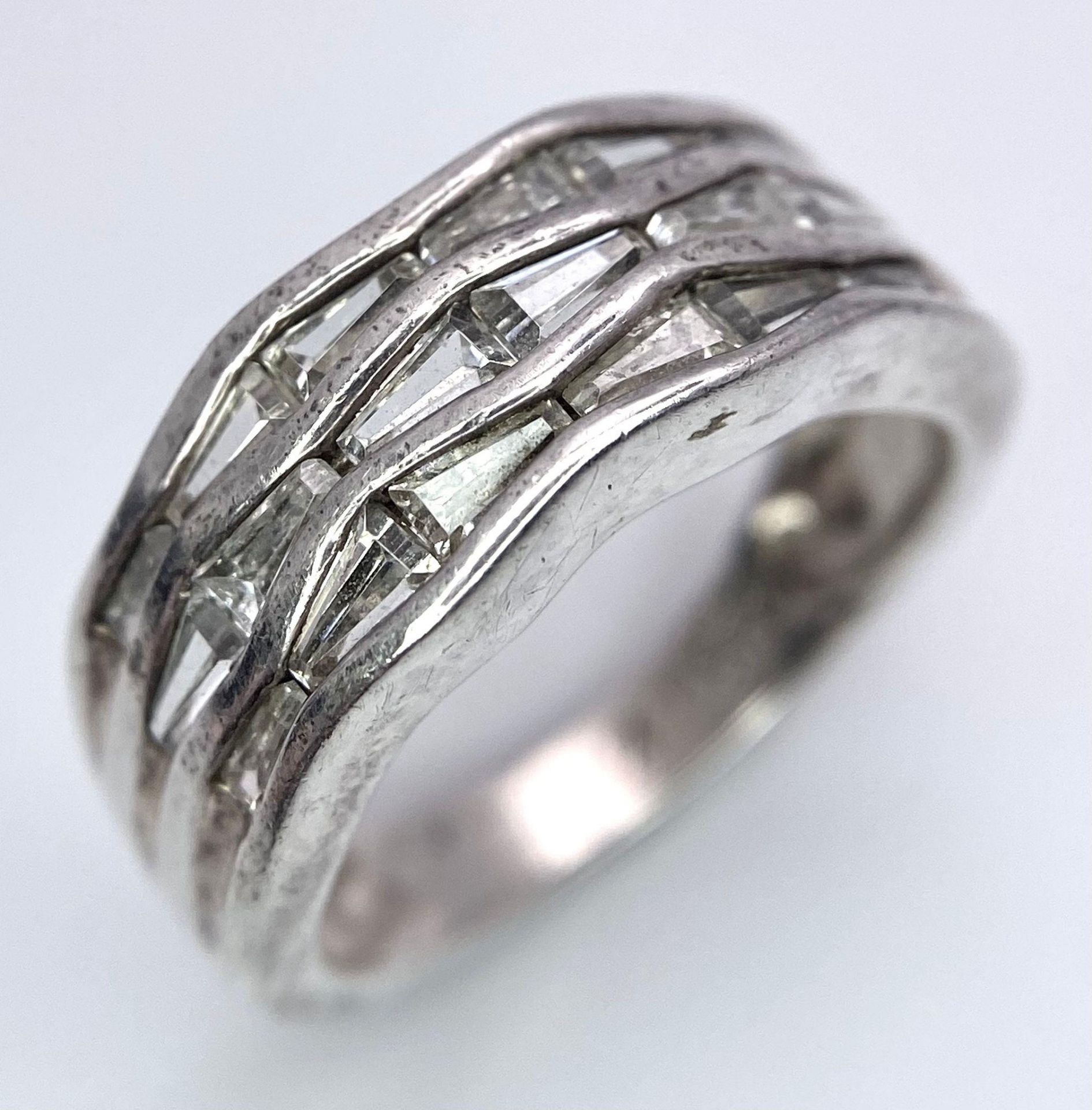 A Parcel of Sterling Silver Jewellery. Featuring a Cubic Zirconia panelled Ring (Size M) and long - Bild 3 aus 5