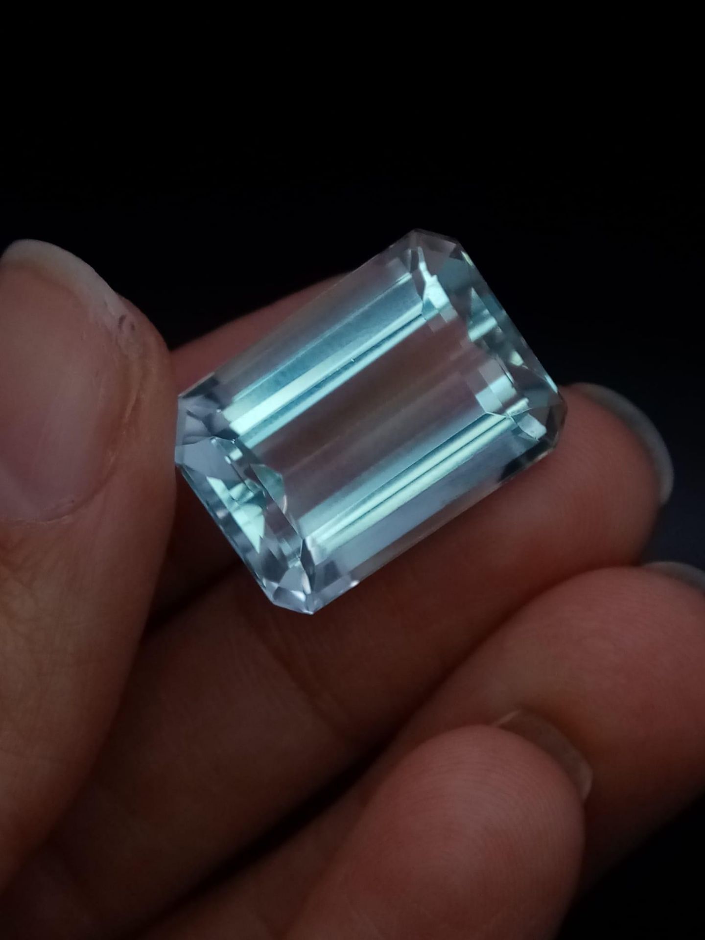 A PAIR OF NATURAL AQUAMARINE GEMSTONES, 24.72ct AND 24.92ct OCTAGONAL STEP CUT, EYE CLEAN, AND - Bild 10 aus 10