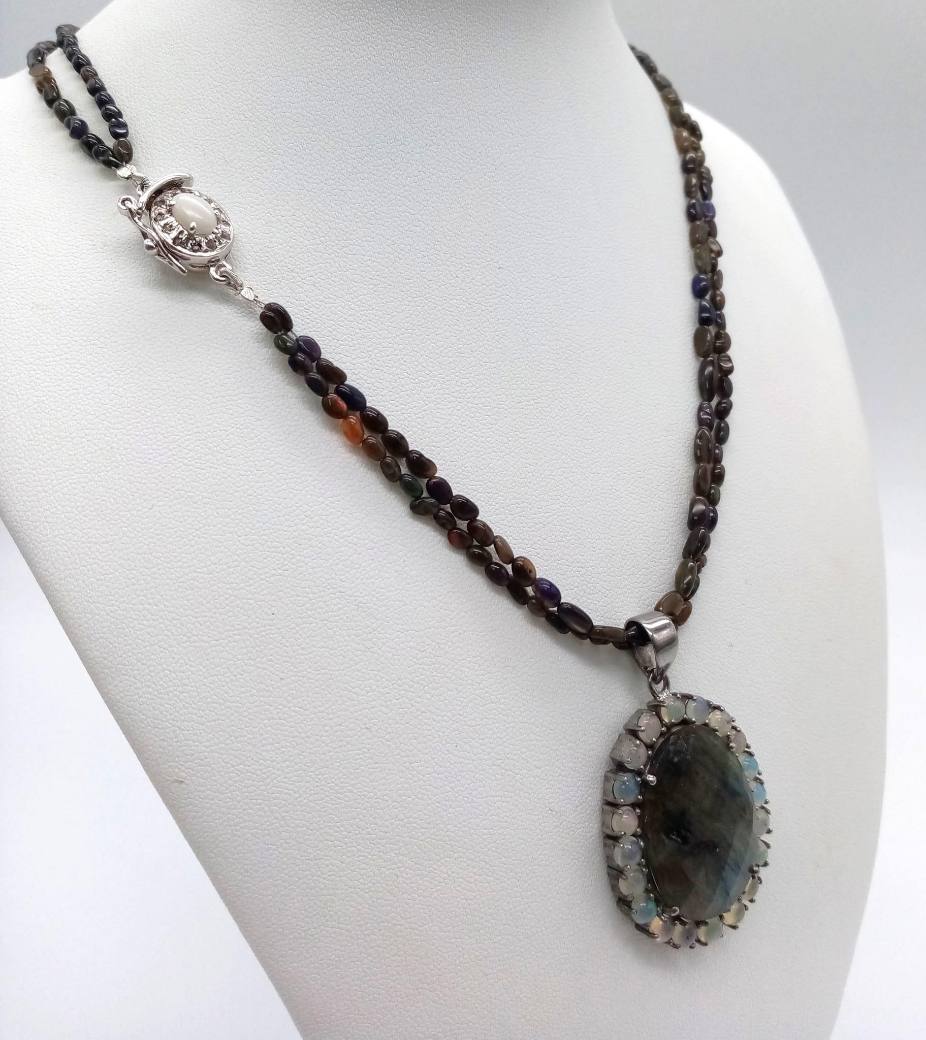 An Ethiopian Black Opal Bead Necklace with a Labradorite 925 Silver Pendant with White Fire Opal - Image 2 of 5