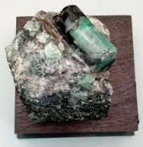 A Wonderful Natural Green Flourite Specimen. 10cm x 10cm. 388g weight.