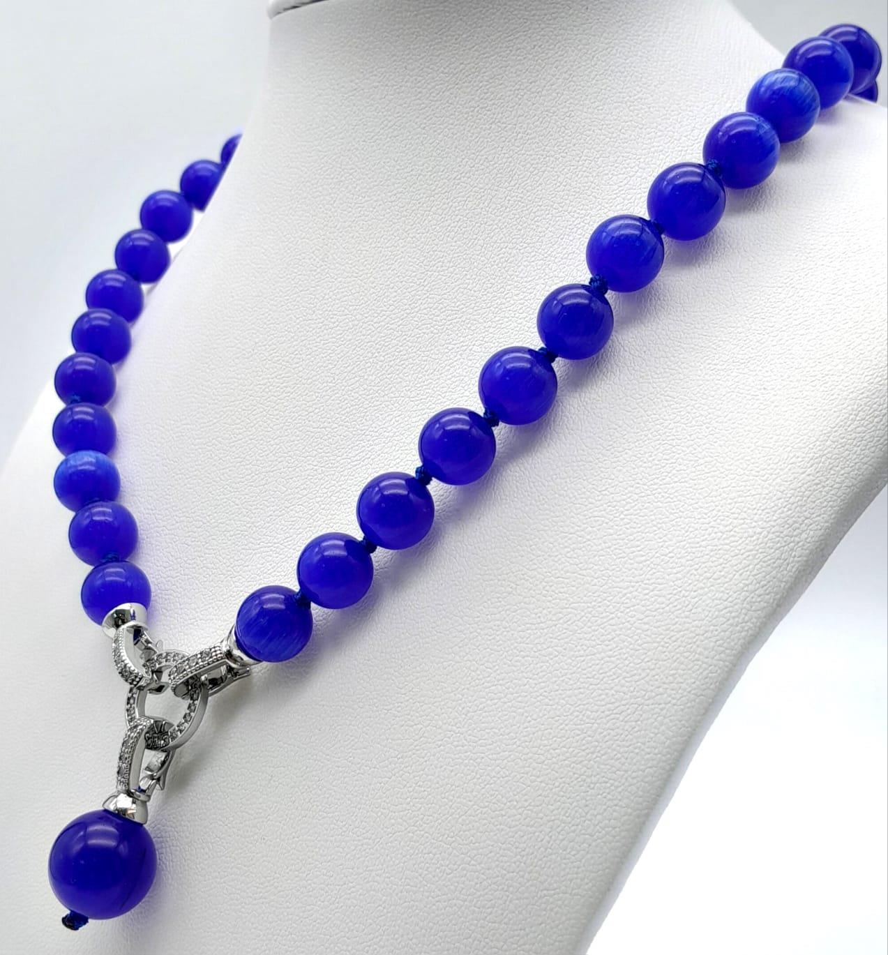 A Blue Cats Eye Bead Necklace with Hanging Pendant. 10mm and 14mm beads. 42cm necklace length. - Image 2 of 4
