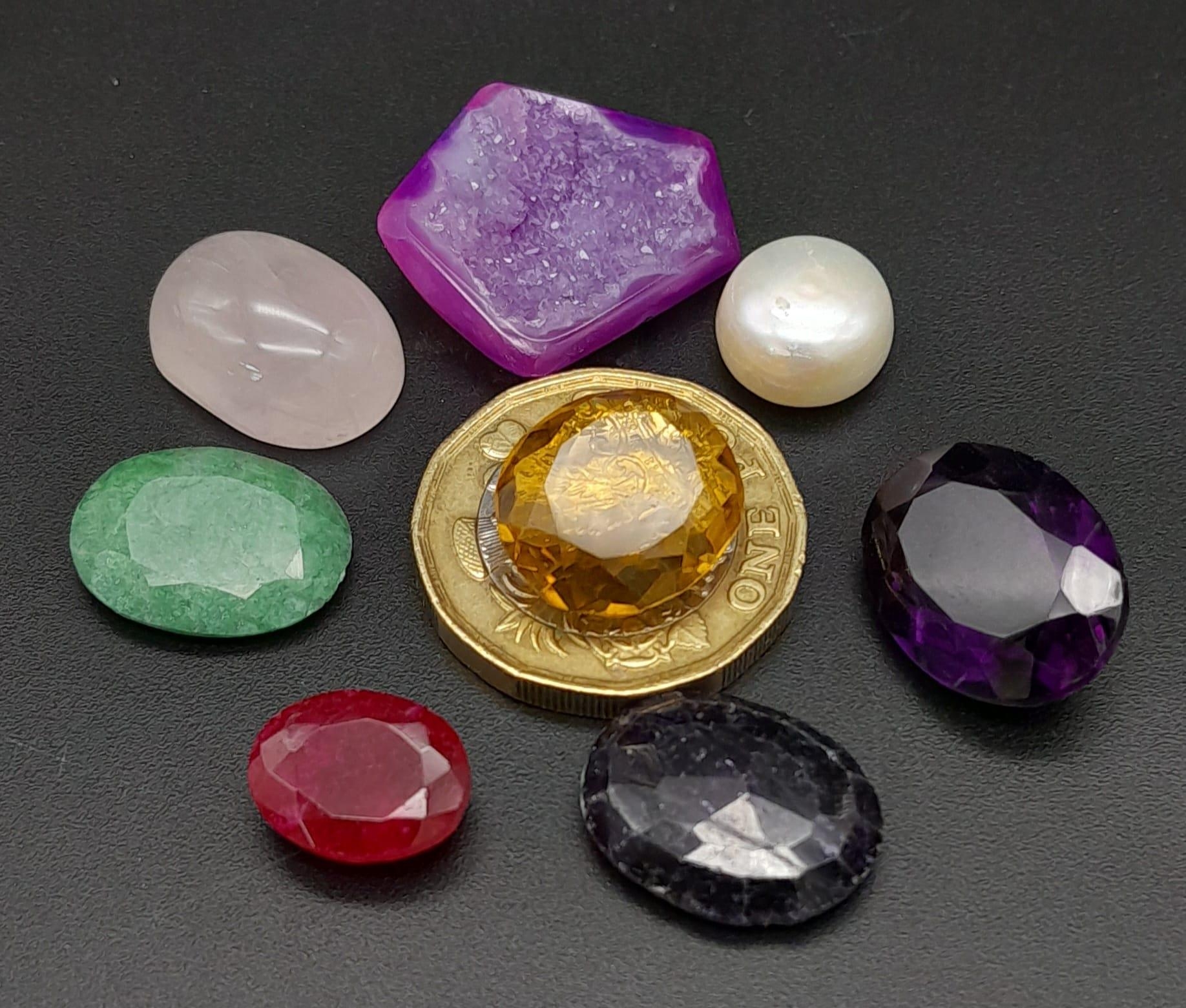 A Lot of 8 Pcs of Cabochon Pearl, Rose Quartz, Faceted Citrine, Emerald, etc Gemstones in various - Image 3 of 4