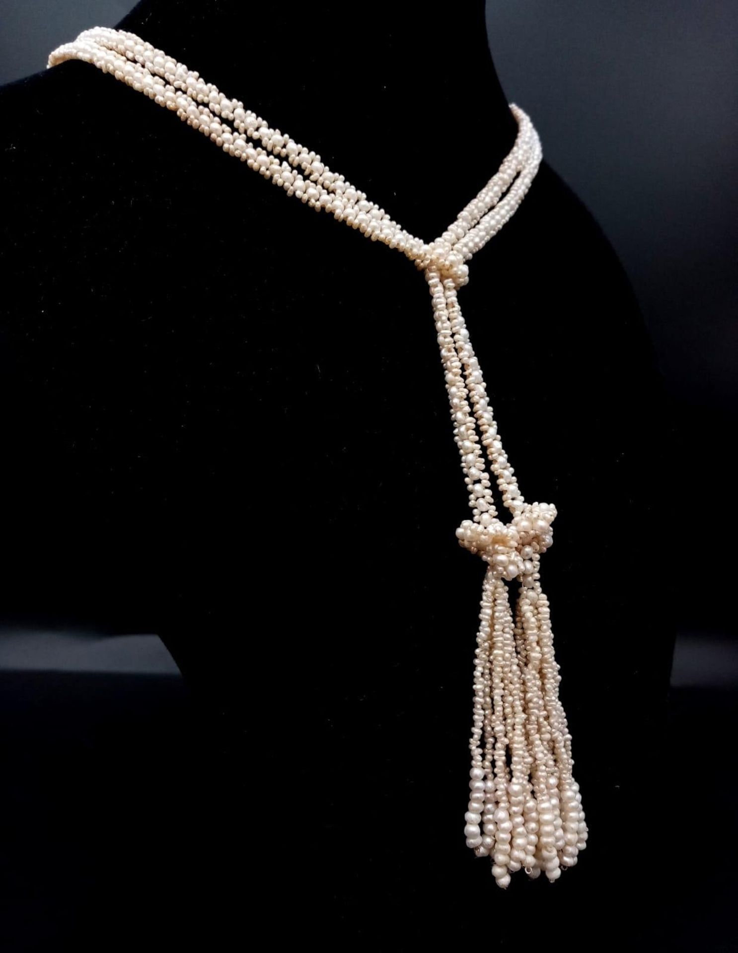 A Fabulous South Sea Seed Pearl Rope Length Necklace Wrap - with Tasselled Ends. 98cm length. 20. - Bild 3 aus 5