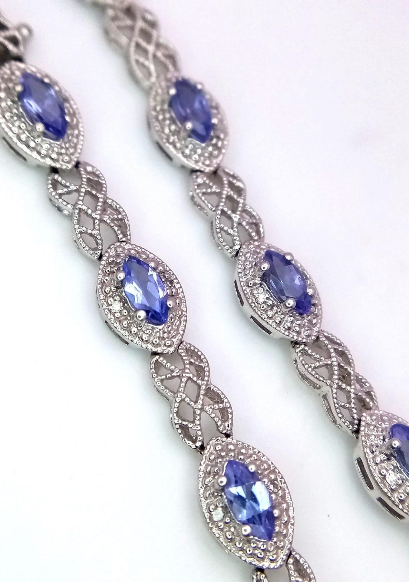 A 9K White Gold, Purple Sapphire and Diamond Tennis Bracelet. Eye-shaped links with sapphire - Image 4 of 5