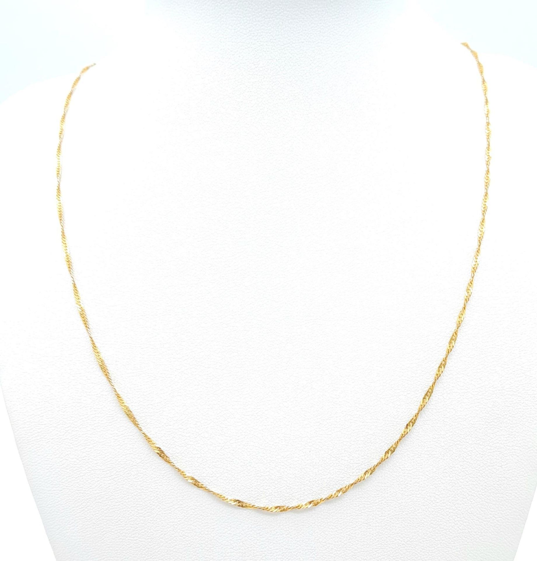 An Italian 9K Yellow Gold Twisted Flat Curb Necklace. 60cm length. 2.31g weight.