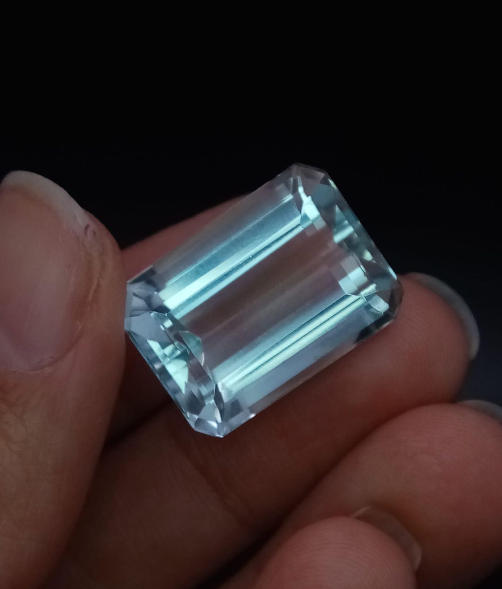 A PAIR OF NATURAL AQUAMARINE GEMSTONES, 24.72ct AND 24.92ct OCTAGONAL STEP CUT, EYE CLEAN, AND - Bild 4 aus 10