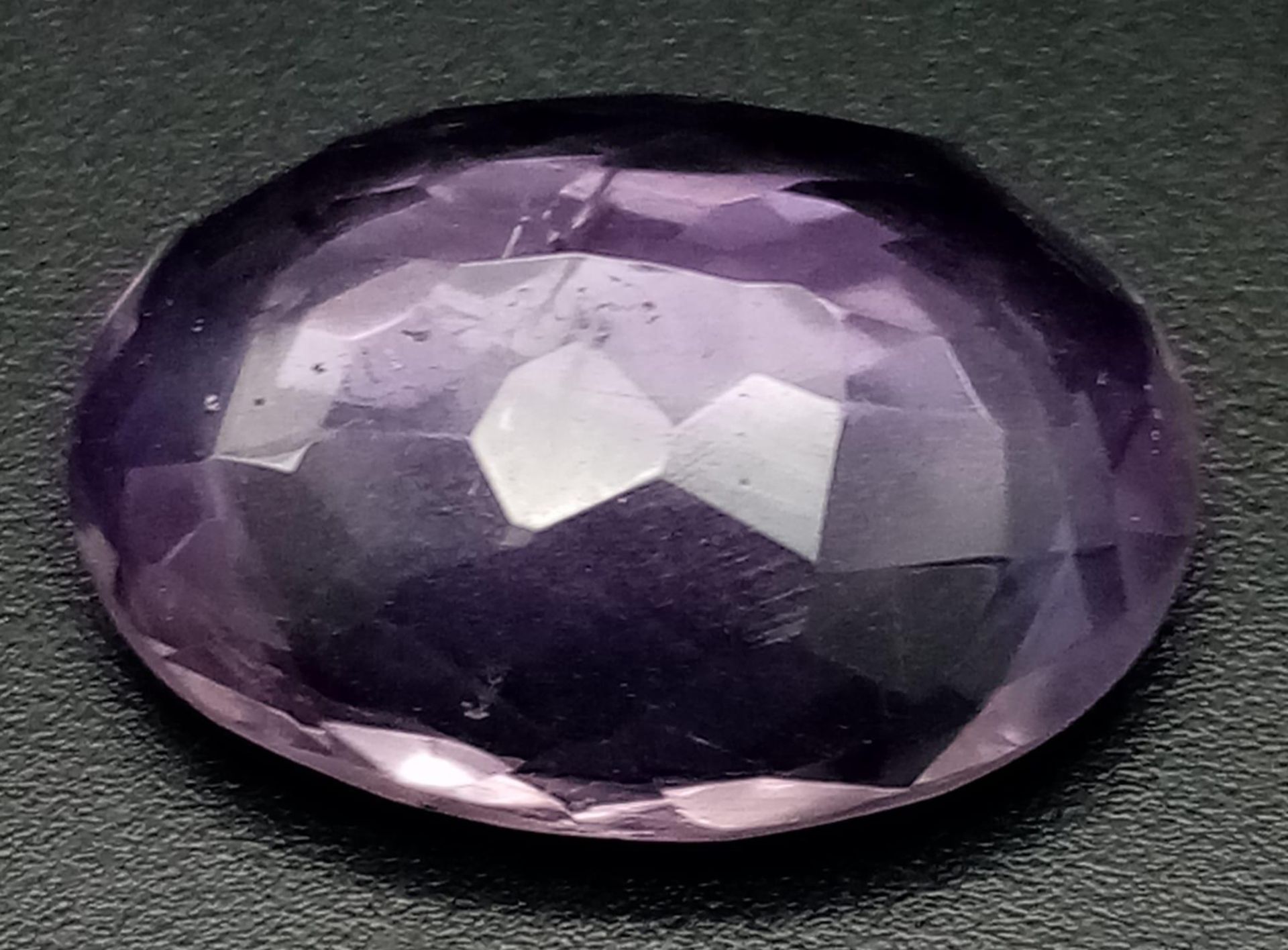 A 9.65ct, Oval Shape, Faceted Amethyst Gemstone. IGL&I Certified. - Bild 2 aus 4