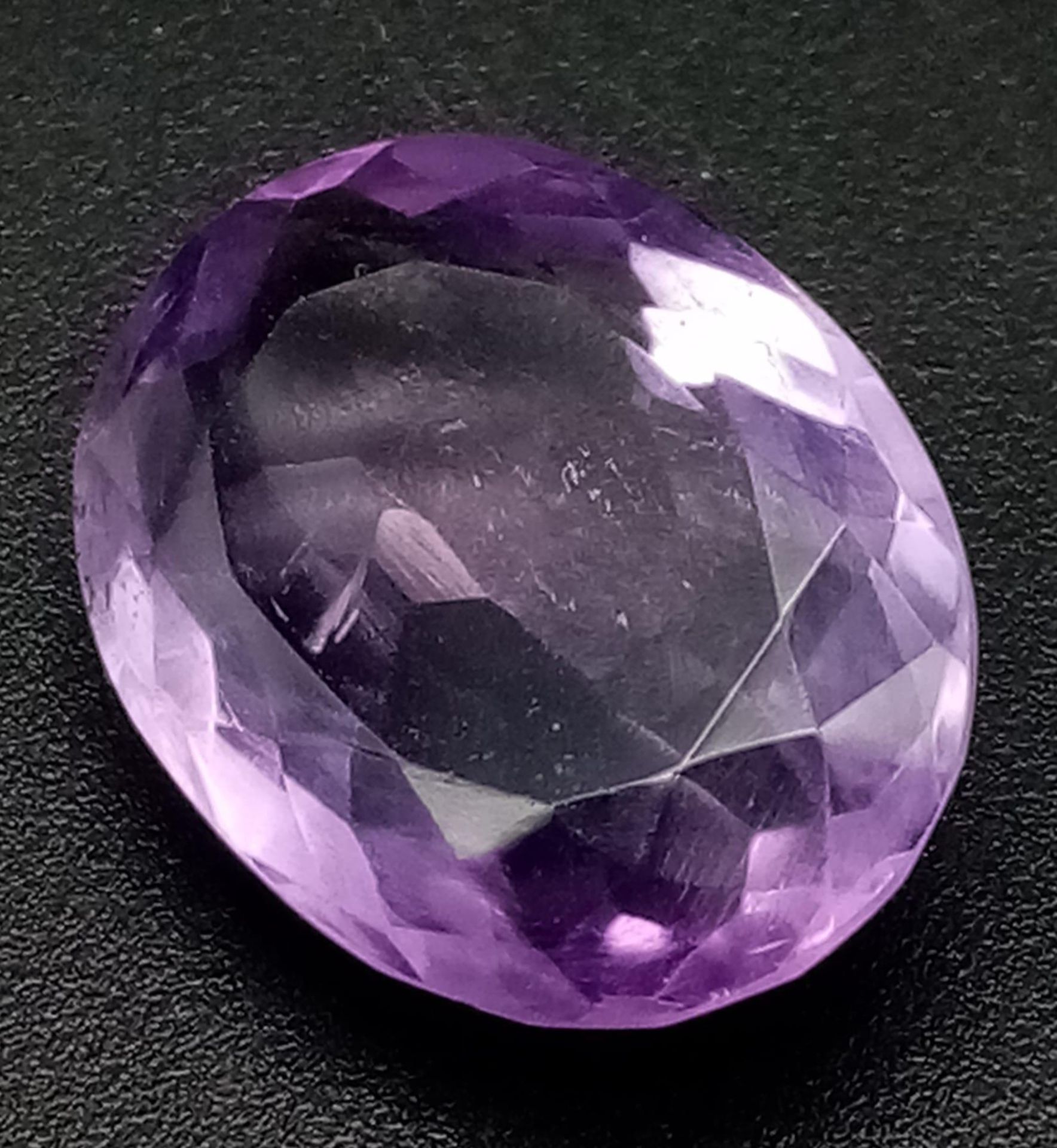 A 9.65ct, Oval Shape, Faceted Amethyst Gemstone. IGL&I Certified.