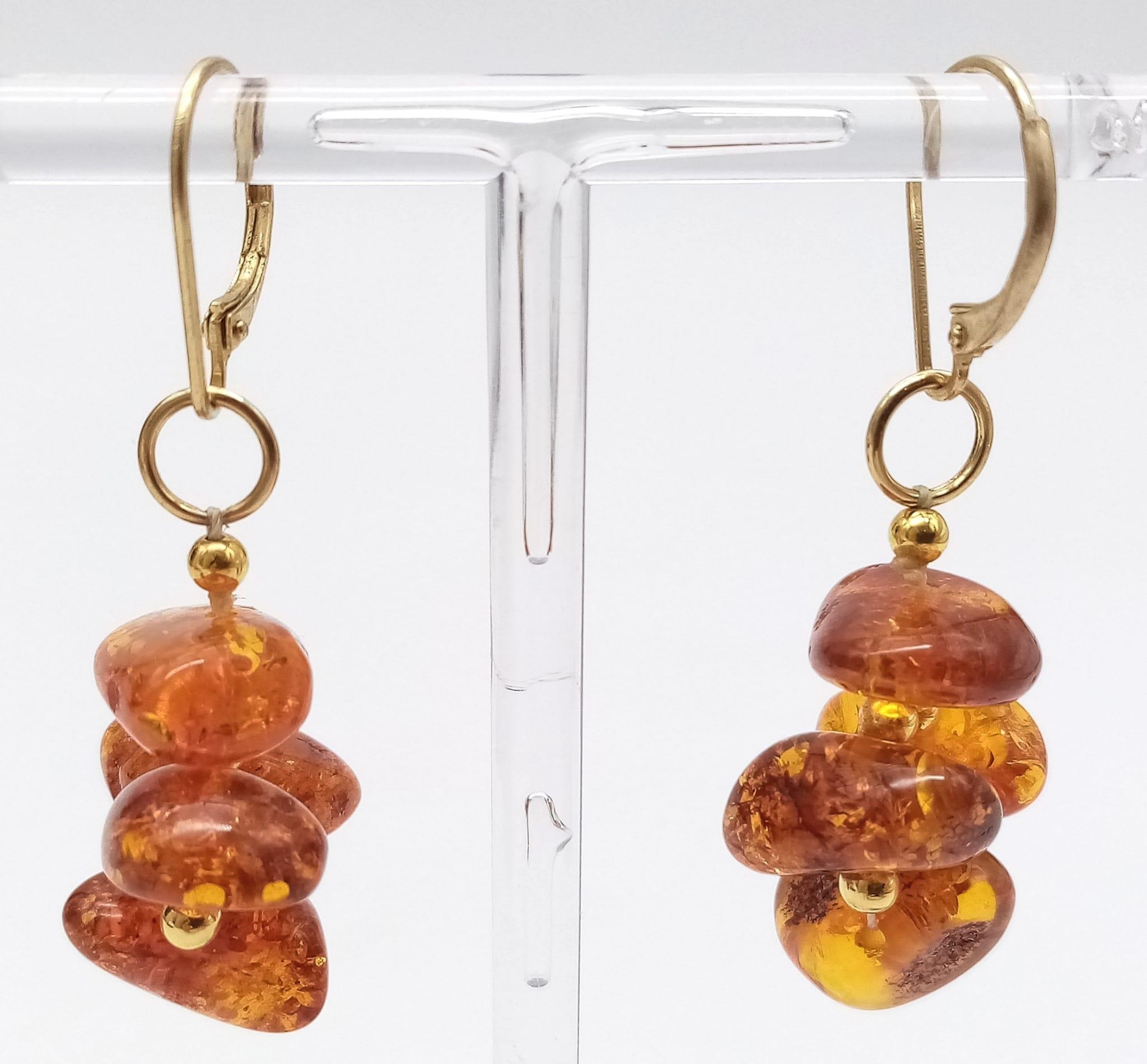 A Pair of Amber Cluster Earrings set in 9K Gold Earrings. 6g total weight. 3cm drop - Image 3 of 4