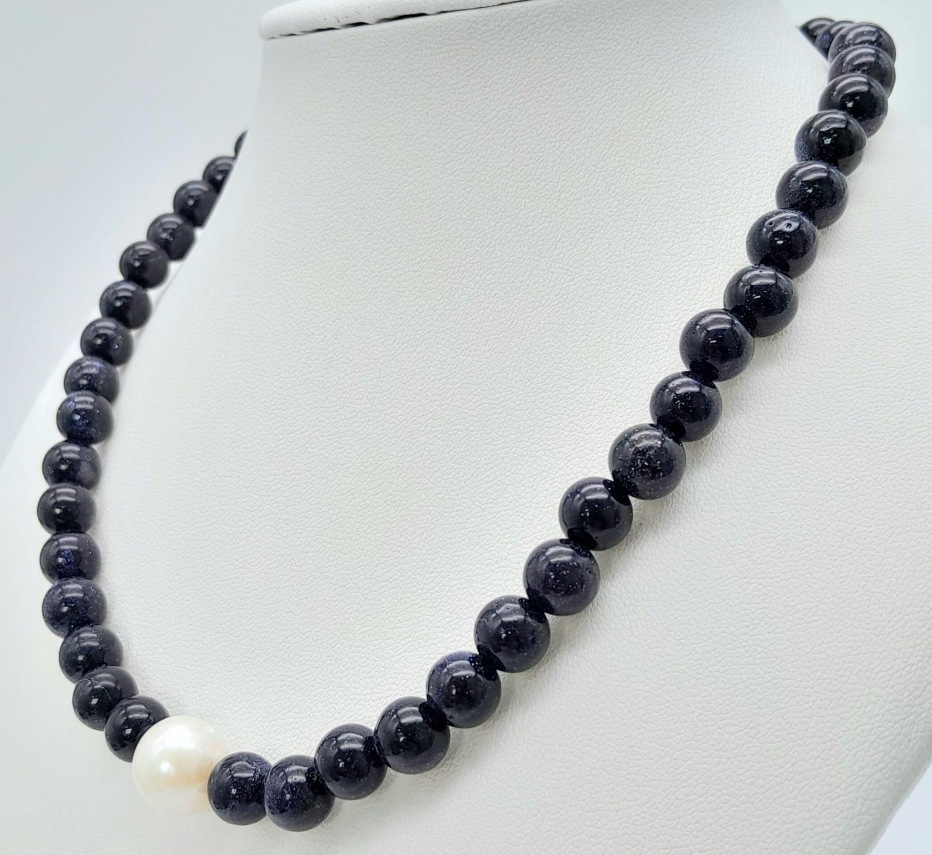 A Sandstone and Cultured Pearl Necklace. 40cm - Image 3 of 4