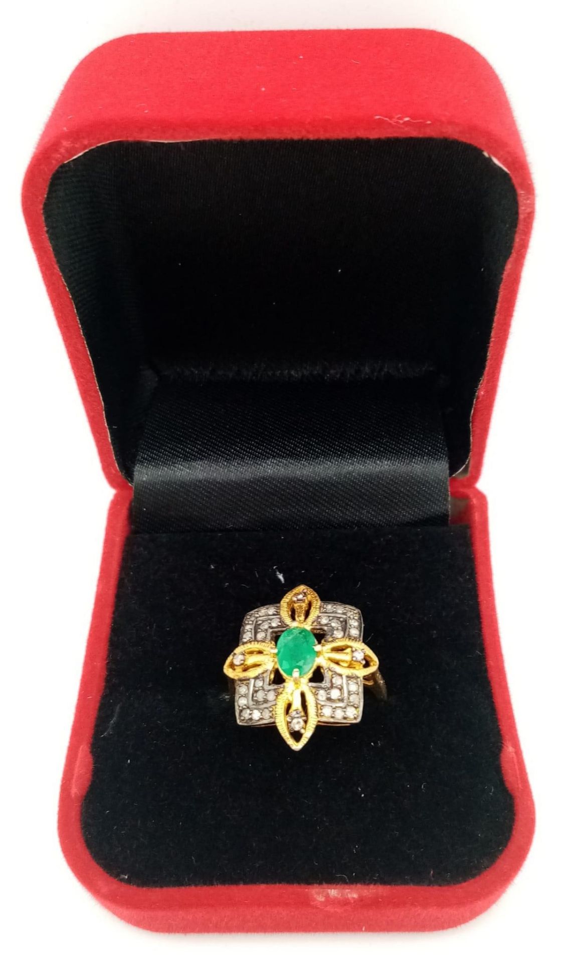 A Zambian Emerald and Diamond Ring set in Gold Plated 925 Silver. Weight - 3.80g. Emerald- 0.40ct. - Bild 4 aus 5