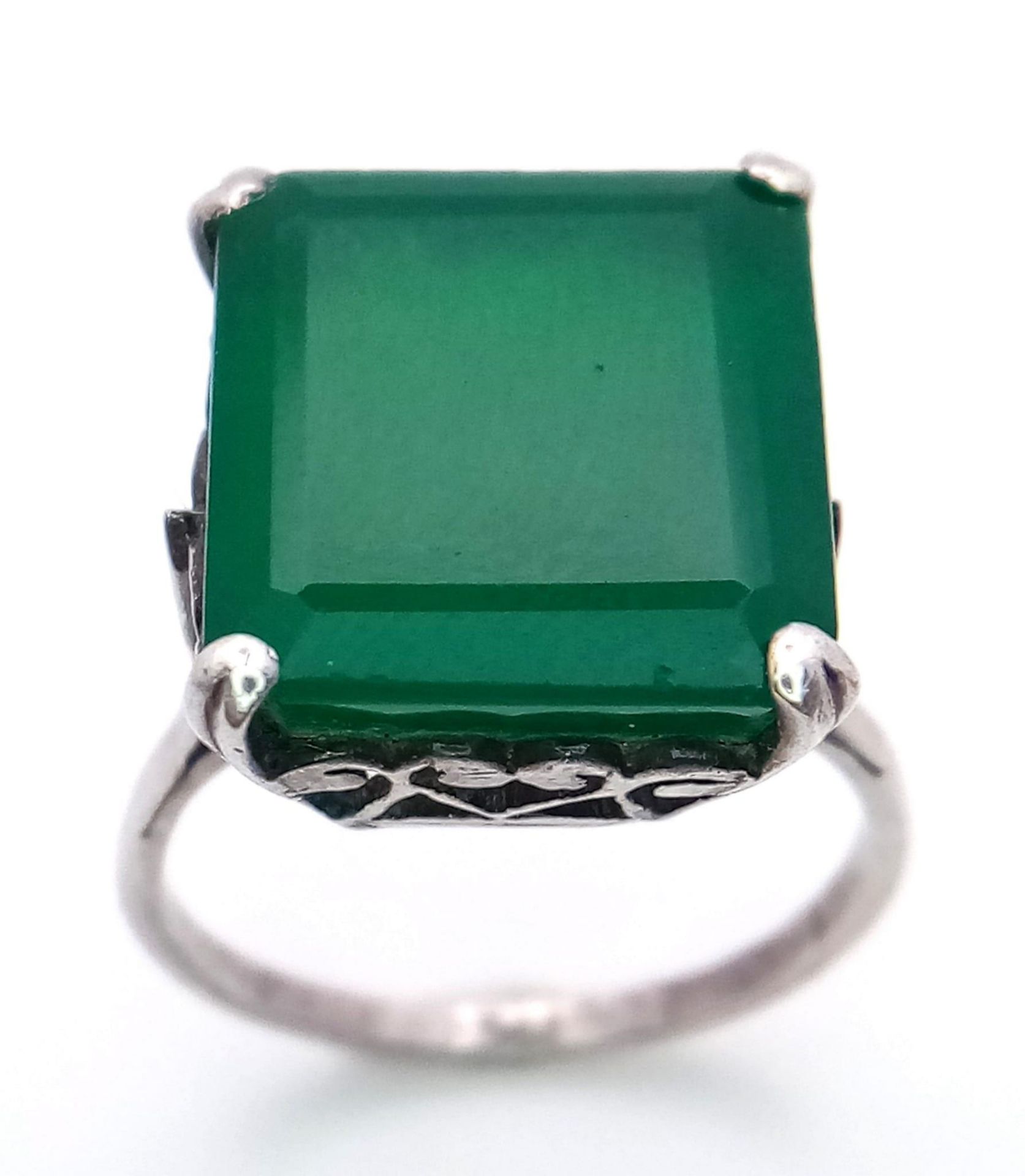 A Vintage 925 Silver Jade Ring. Size O.